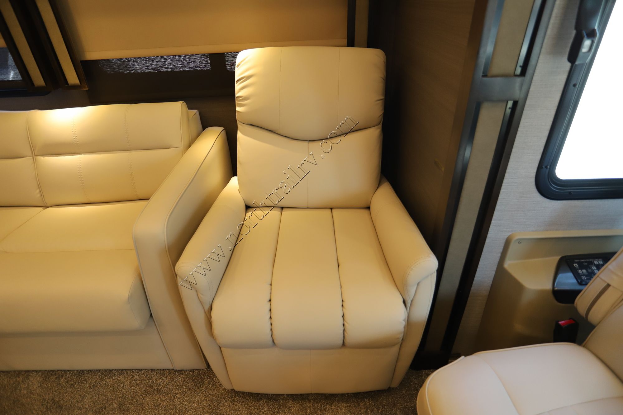 Used 2021 Tiffin Motor Homes Allegro Red 33AA Class A  For Sale