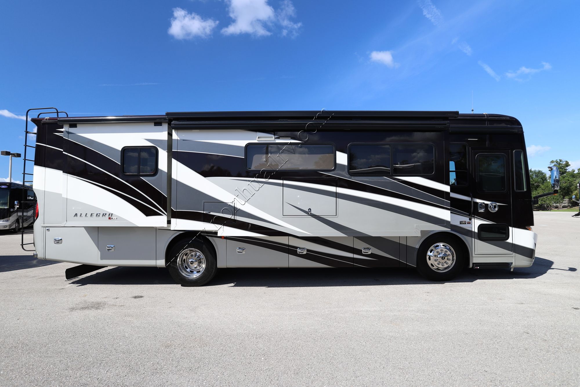 Used 2021 Tiffin Motor Homes Allegro Red 33AA Class A  For Sale