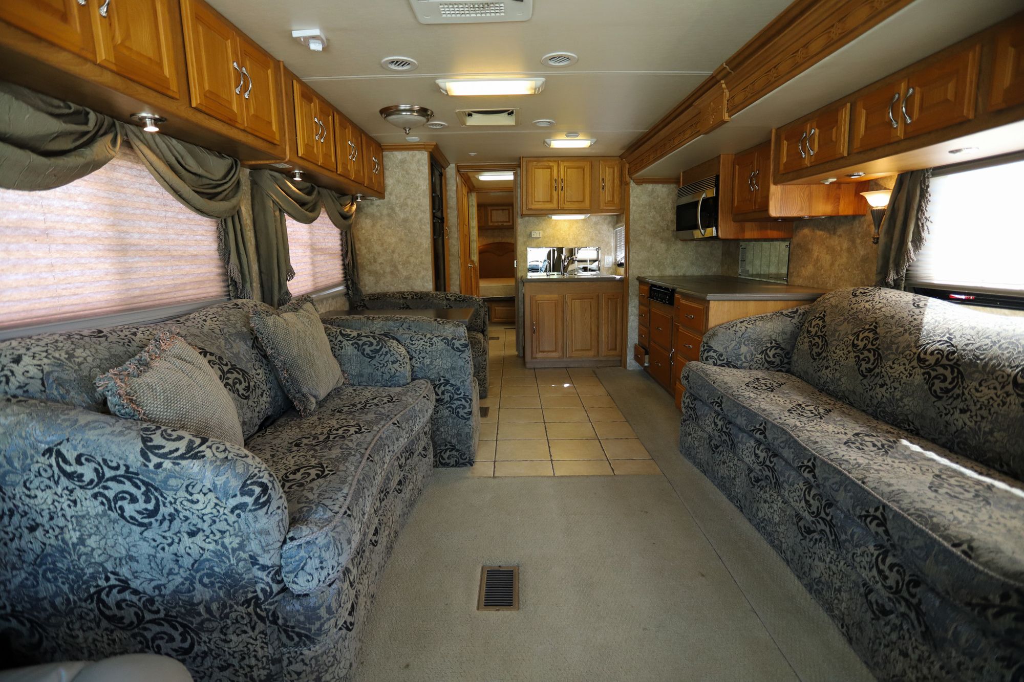 Used 2006 Coachmen Cross Country 372DS Class A  For Sale