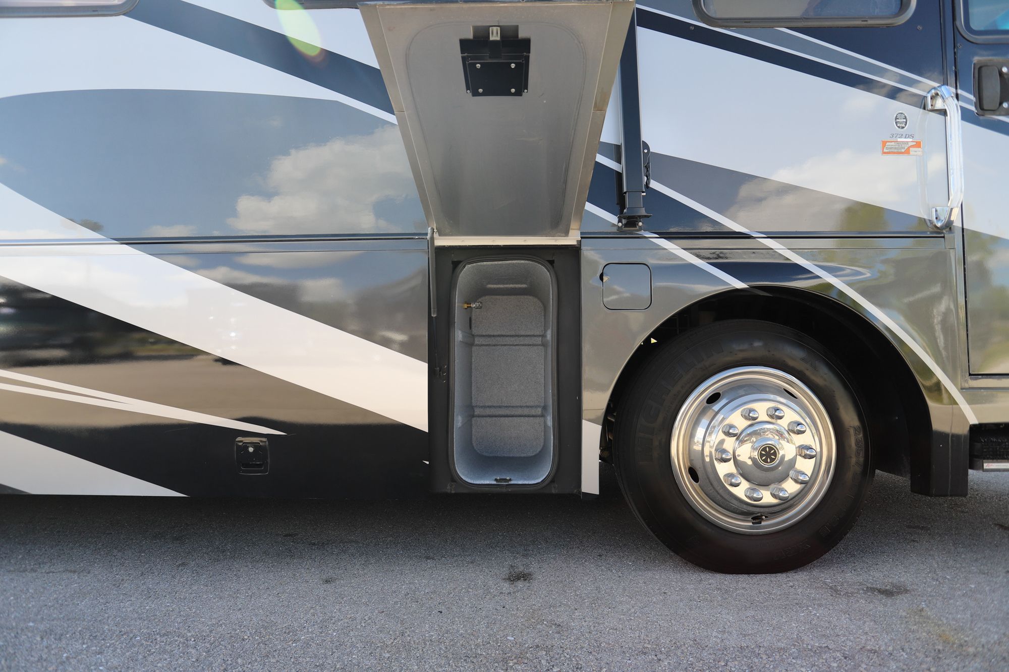 Used 2006 Coachmen Cross Country 372DS Class A  For Sale