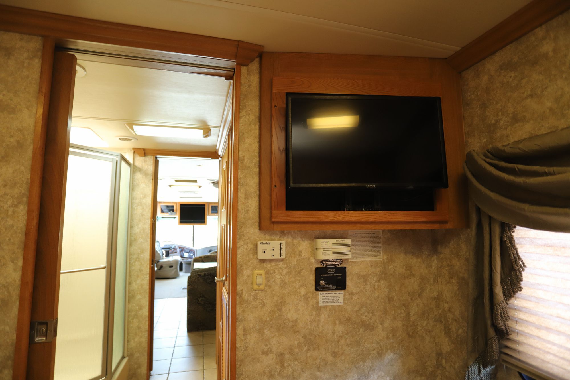 Used 2006 Coachmen Cross Country 372DS Class A  For Sale