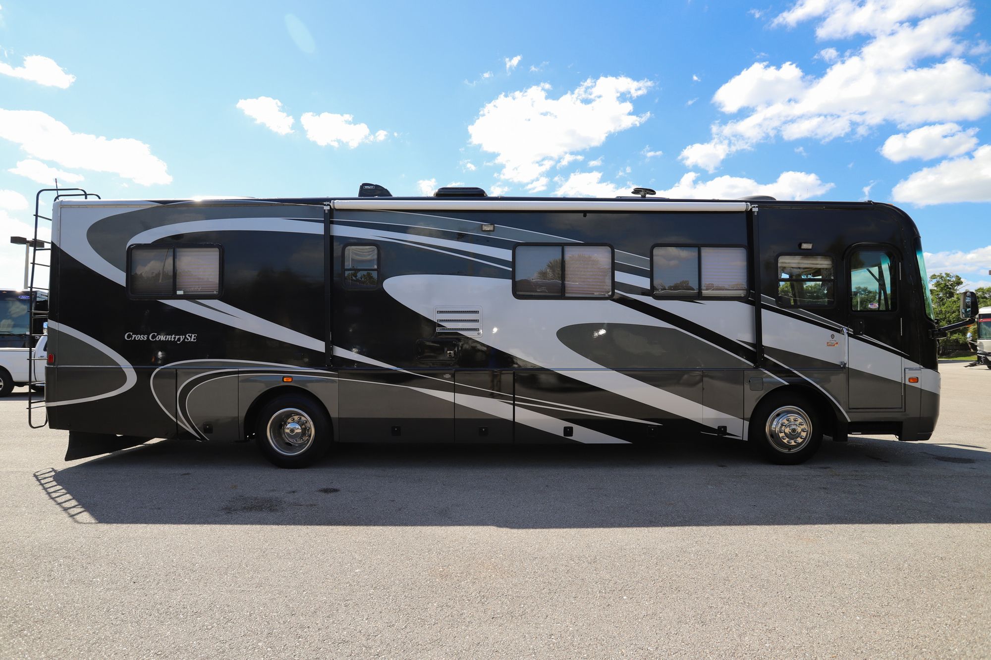 Used 2006 Coachmen Cross Country 372DS Class A  For Sale