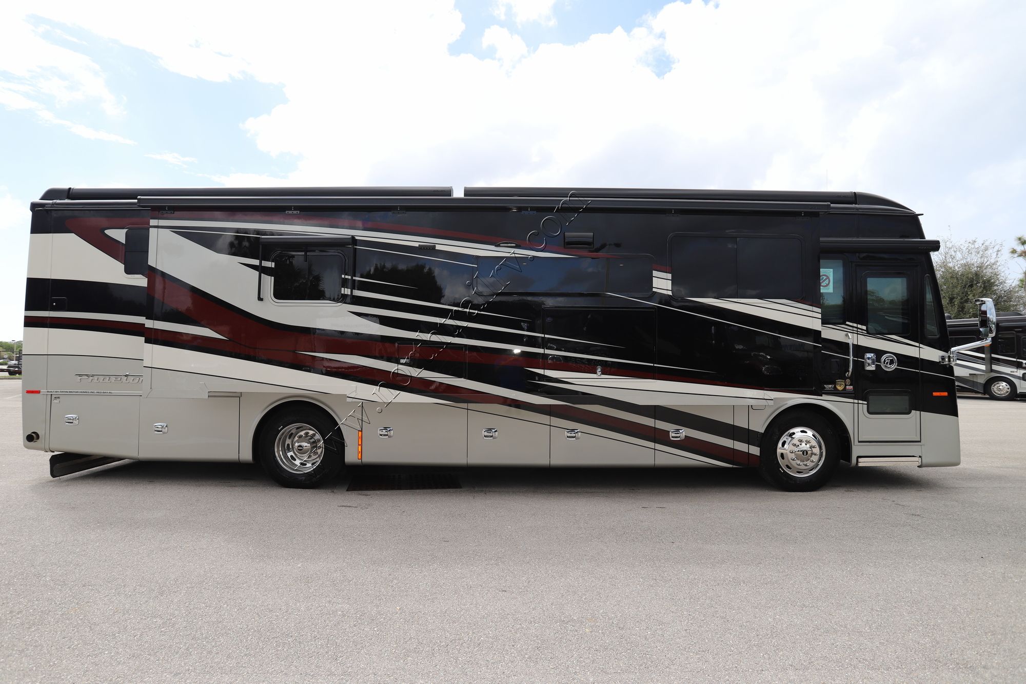 New 2022 Tiffin Motor Homes Phaeton 37BH Class A  For Sale