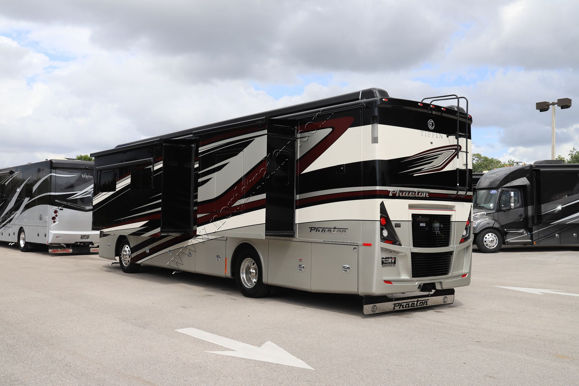 New 2022 Tiffin Motor Homes Phaeton 37BH Class A  For Sale