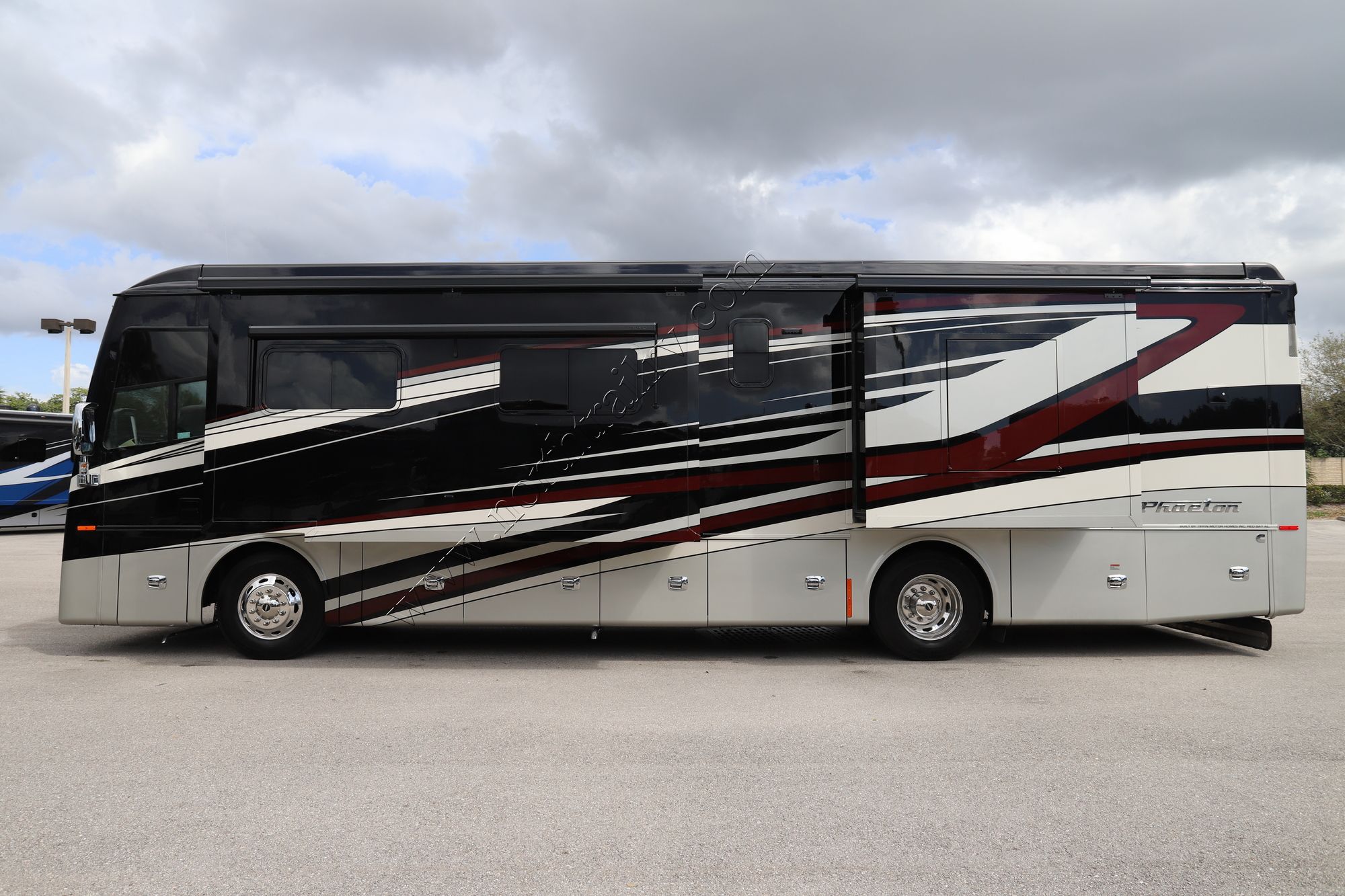 New 2022 Tiffin Motor Homes Phaeton 37BH Class A  For Sale