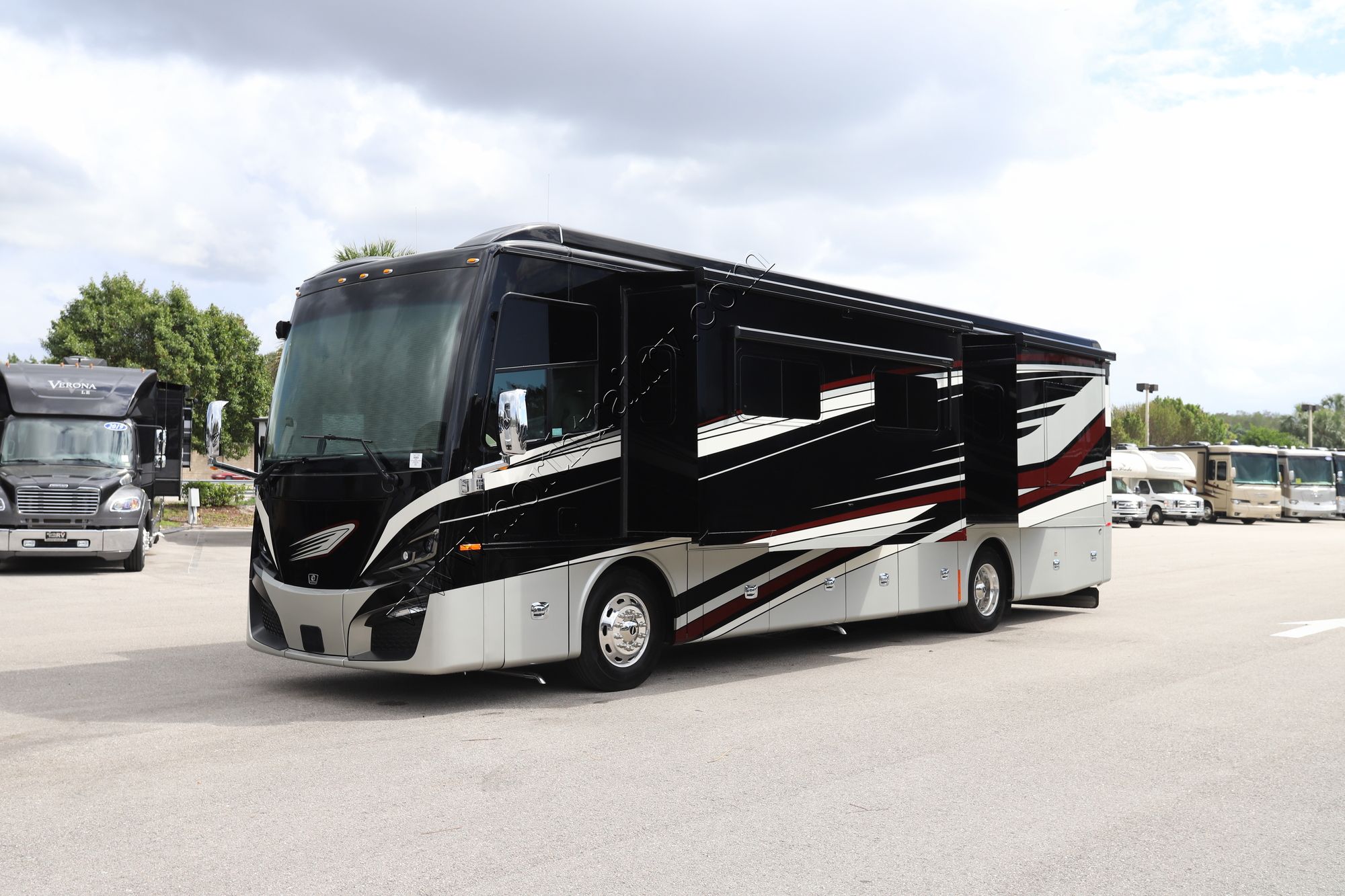 New 2022 Tiffin Motor Homes Phaeton 37BH Class A  For Sale