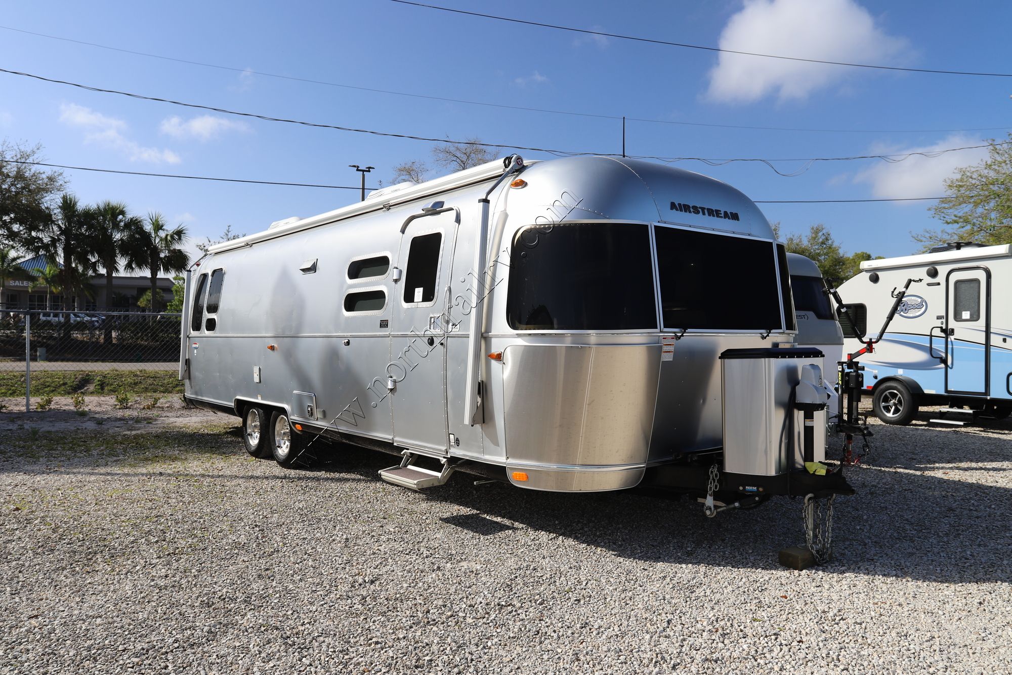 Used 2017 Airstream Intl Serenity 30 QUEEN Travel Trailer  For Sale