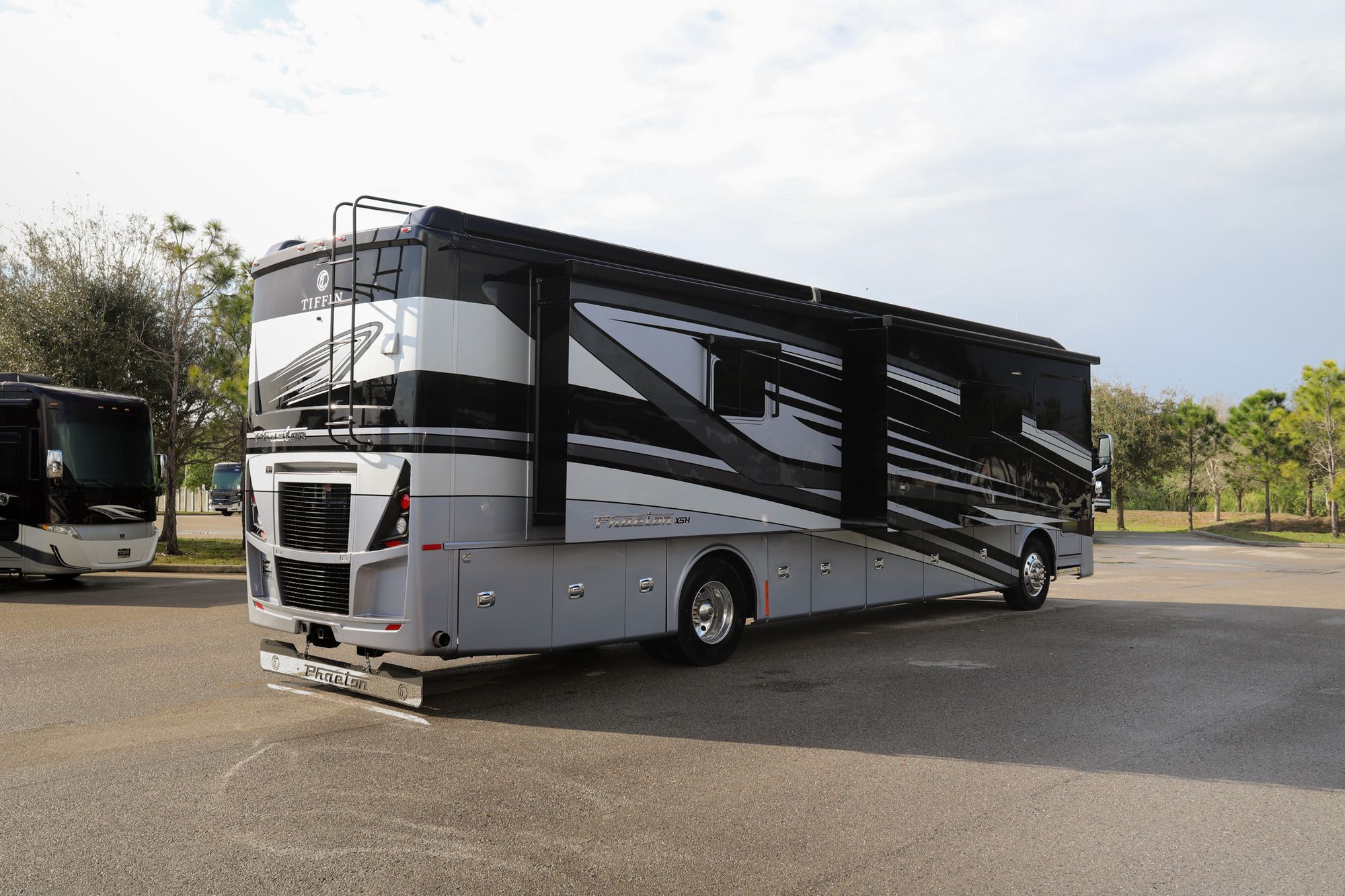 New 2022 Tiffin Motor Homes Phaeton 40IH Class A  For Sale