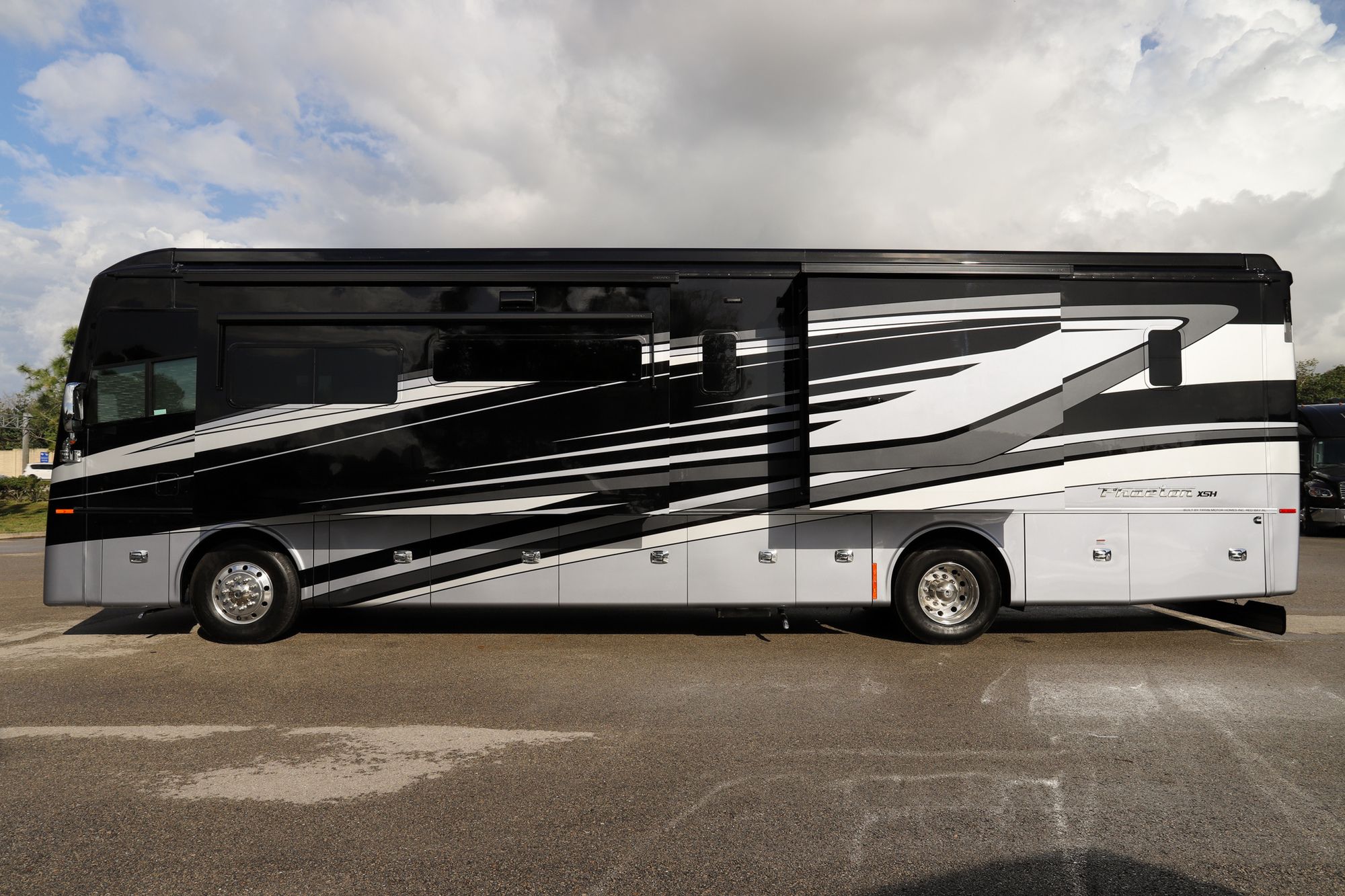 New 2022 Tiffin Motor Homes Phaeton 40IH Class A  For Sale