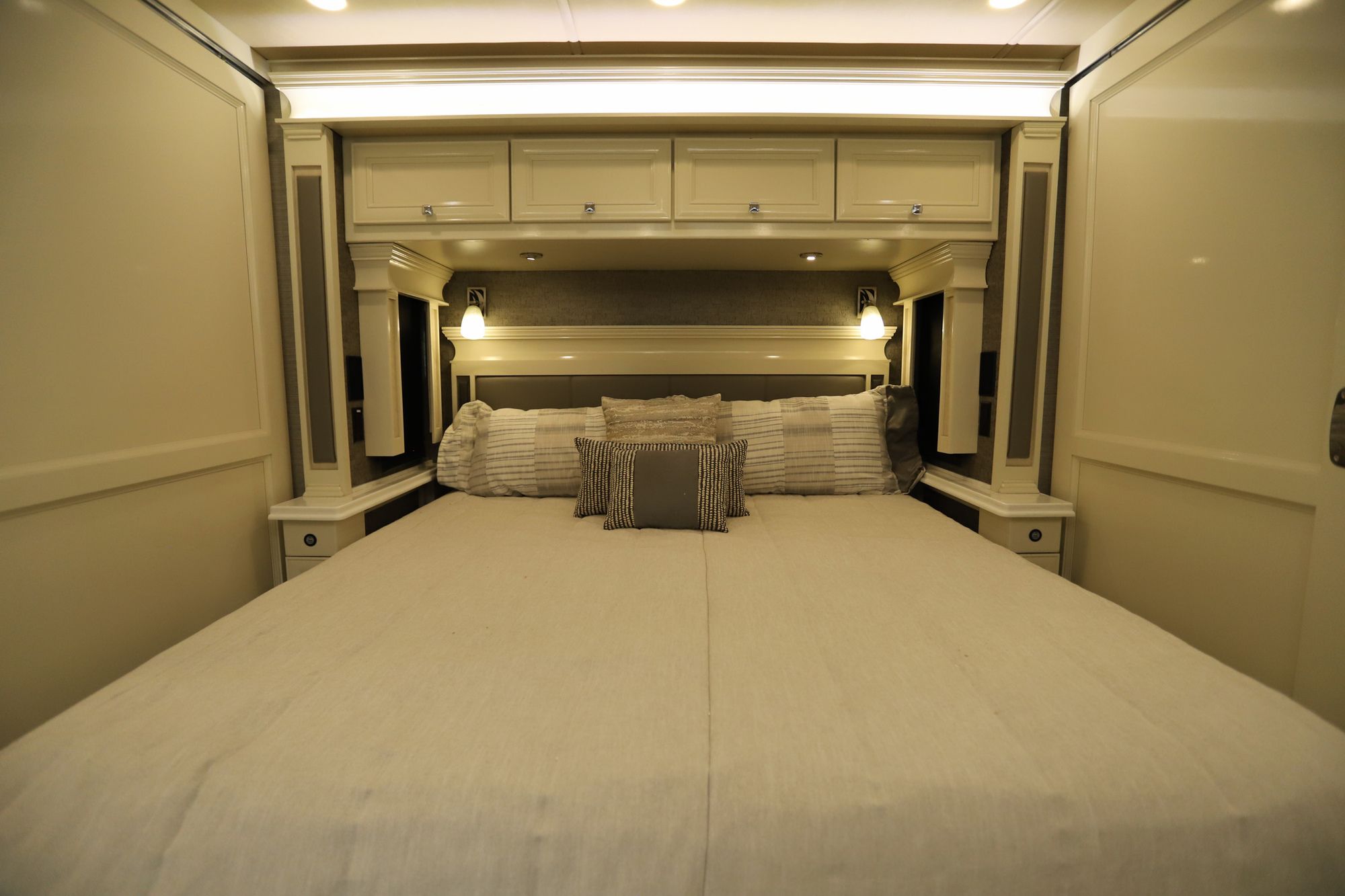 New 2022 Tiffin Motor Homes Phaeton 40IH Class A  For Sale