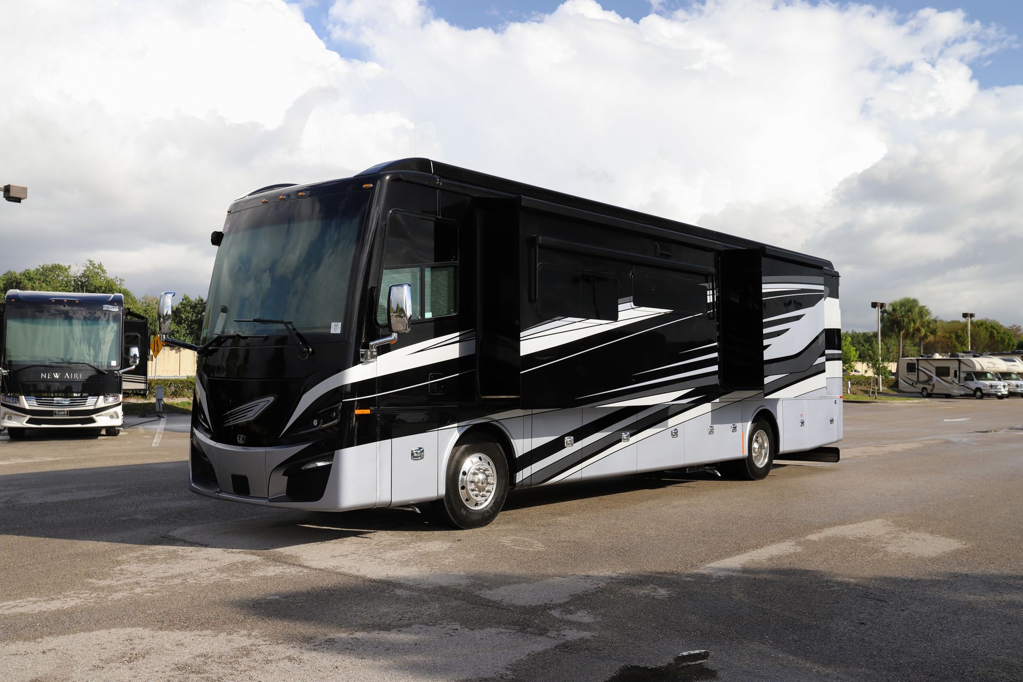 New 2022 Tiffin Motor Homes Phaeton 40IH Class A  For Sale