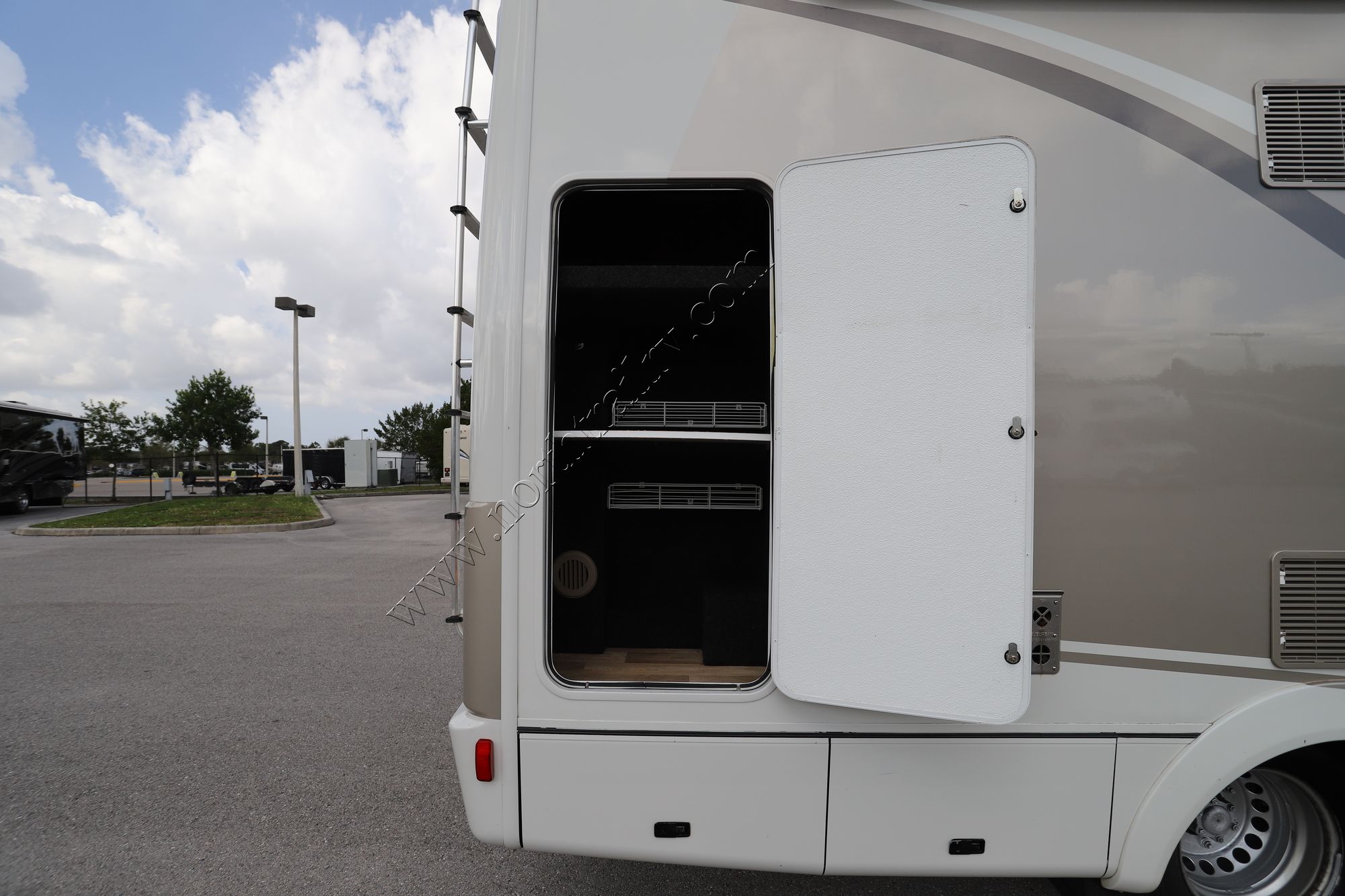 Used 2014 Leisure Van Unity 24MB Class B  For Sale