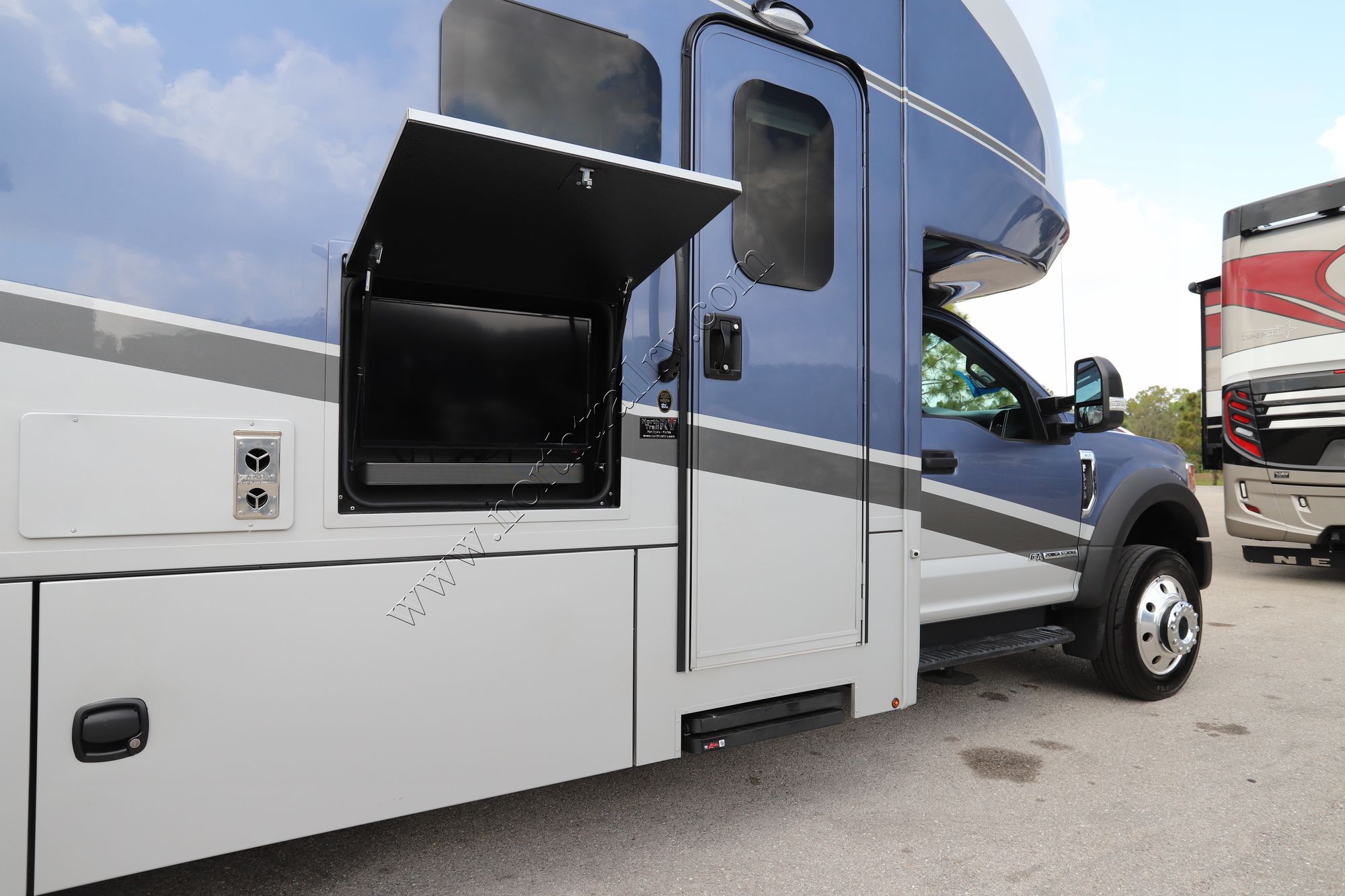 New 2022 Renegade Rv Veracruz 30VRM Class C  For Sale