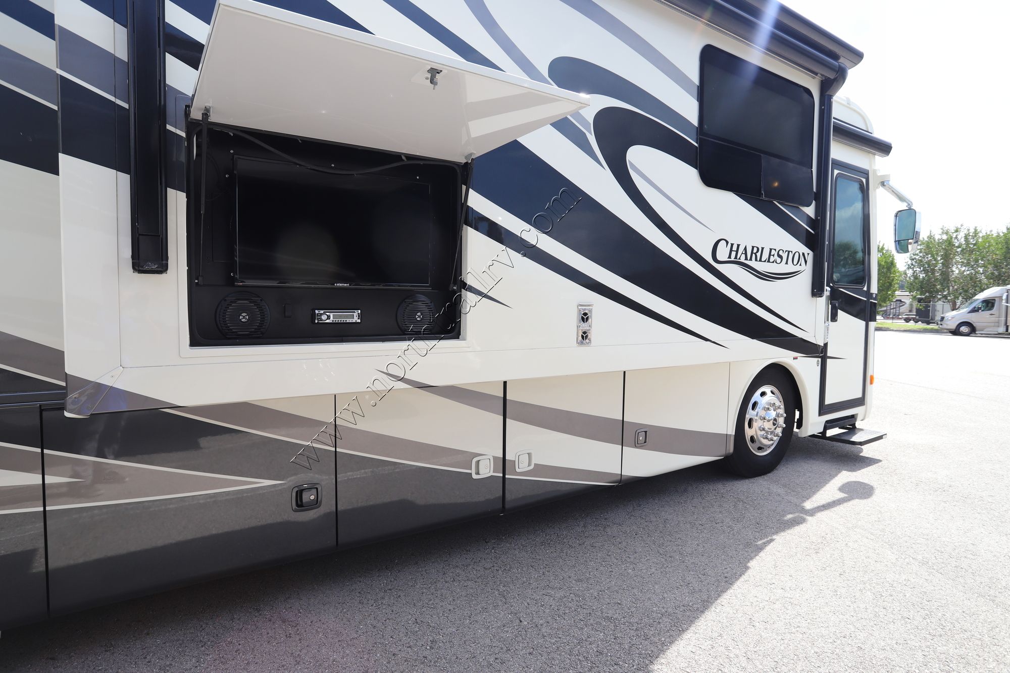 Used 2014 Forest River Charleston 430BH Class A  For Sale