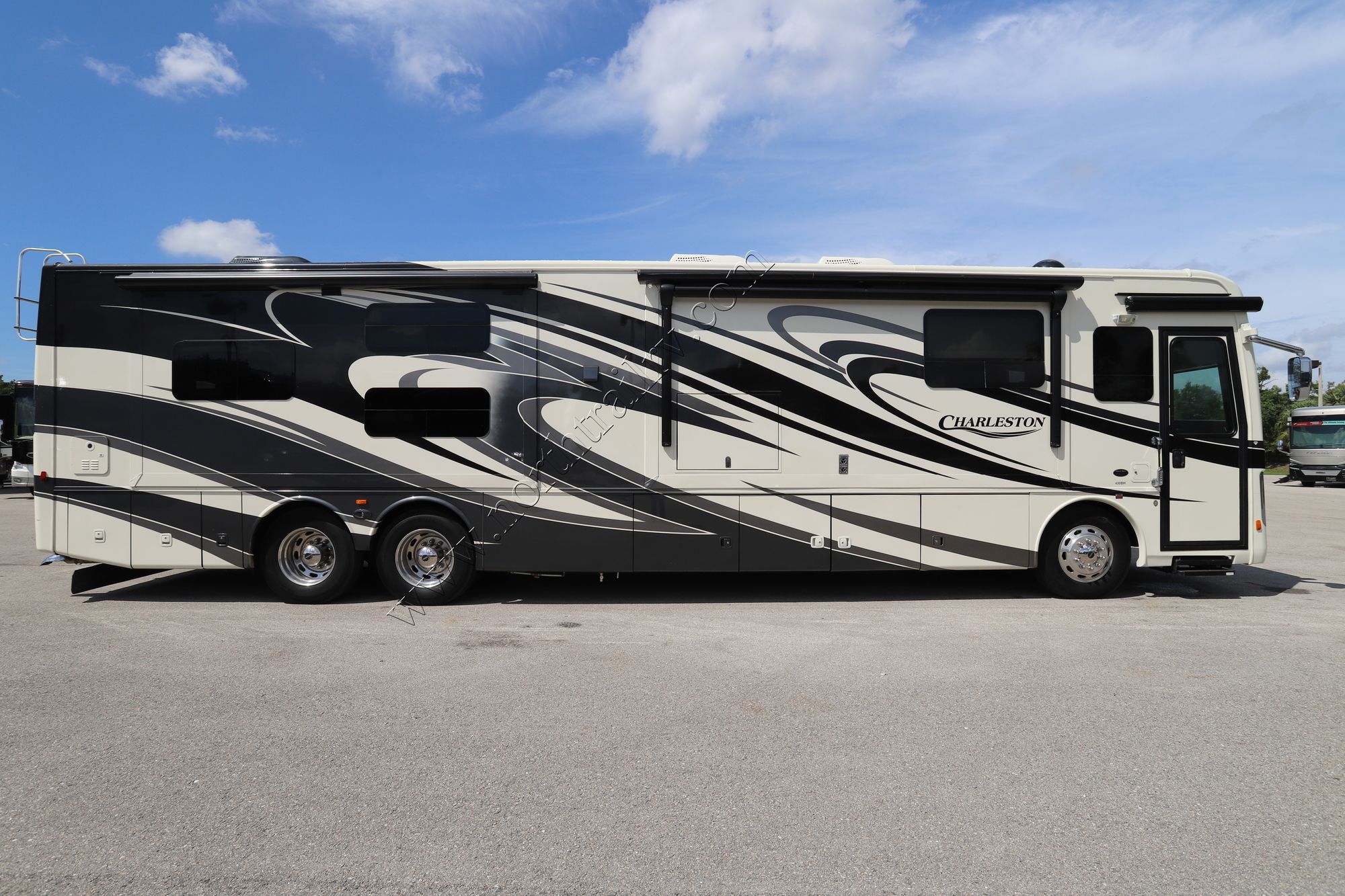 Used 2014 Forest River Charleston 430BH Class A  For Sale