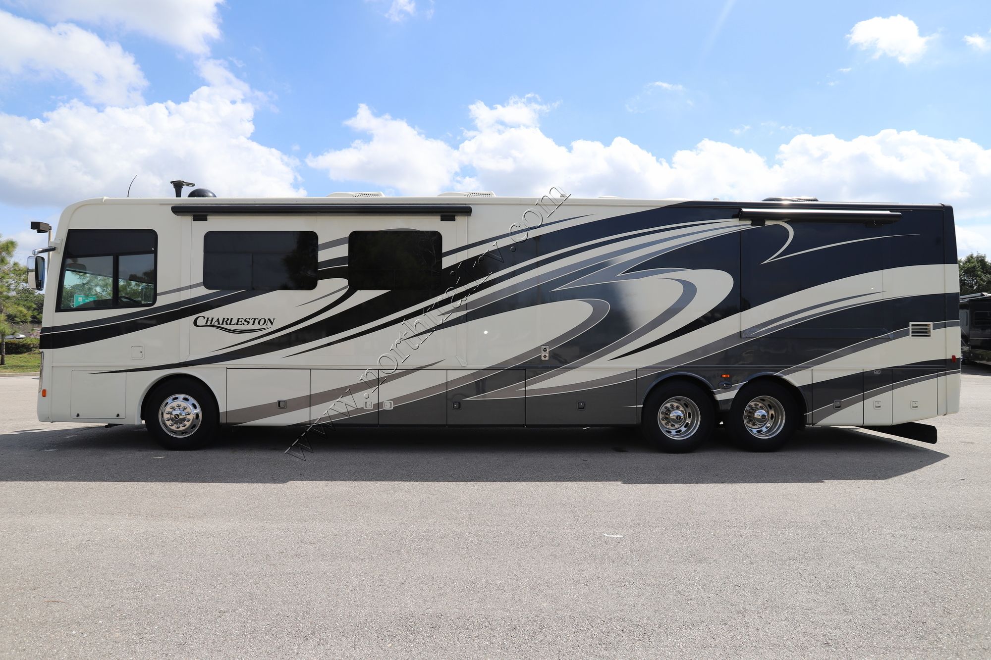 Used 2014 Forest River Charleston 430BH Class A  For Sale