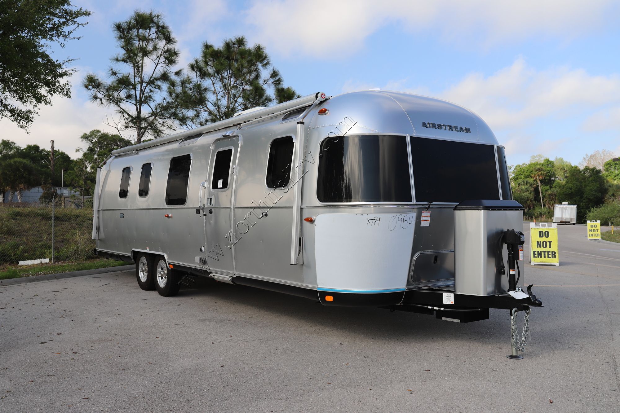 New 2022 Airstream Classic 33 FB Travel Trailer  For Sale