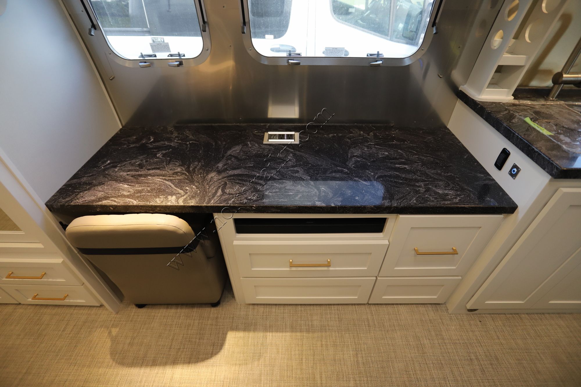 New 2022 Airstream Classic 33 FB Travel Trailer  For Sale
