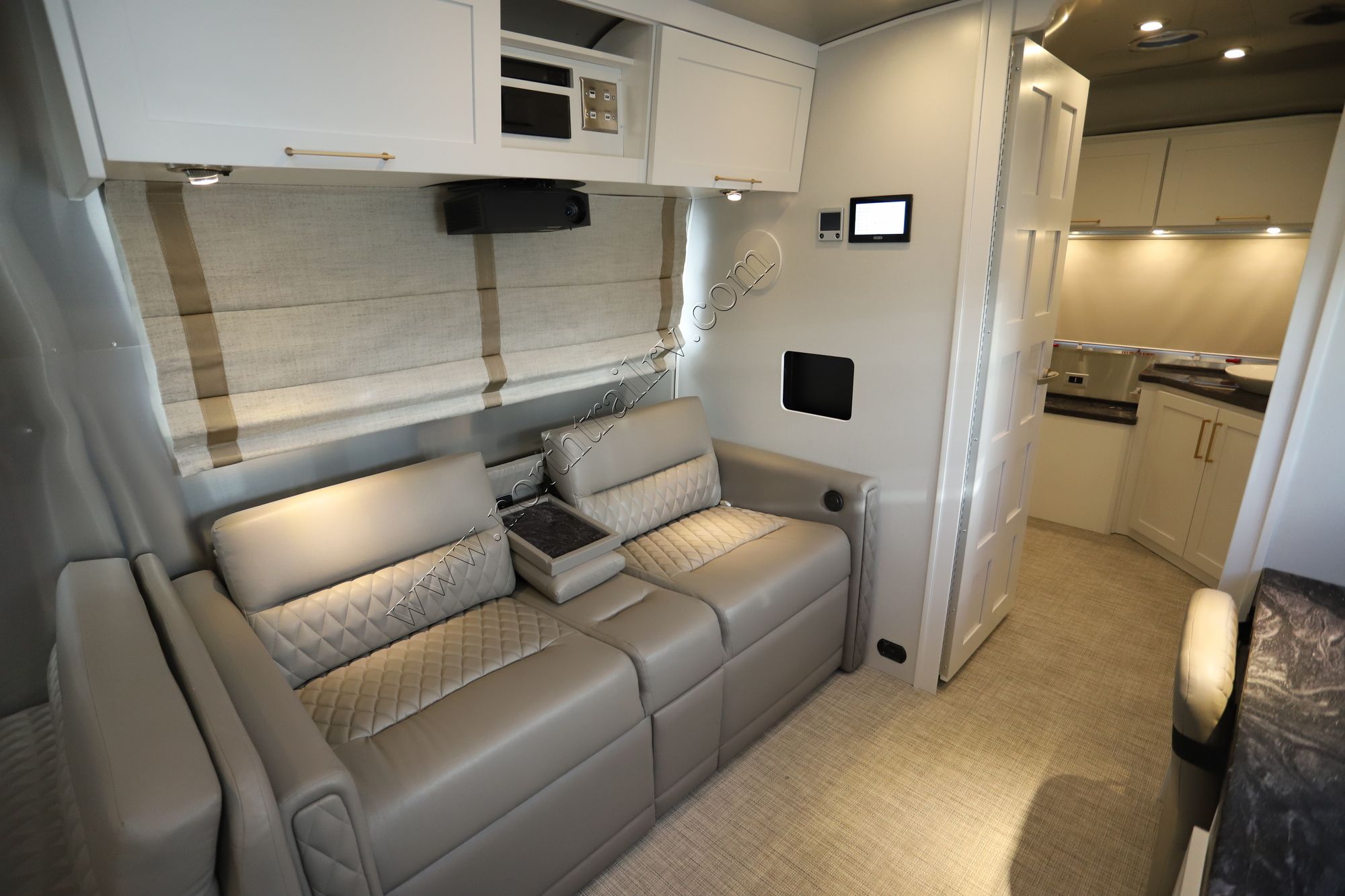 New 2022 Airstream Classic 33 FB Travel Trailer  For Sale