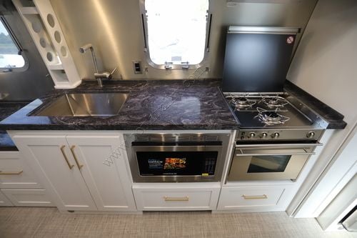 2022 Airstream Classic 33 FB