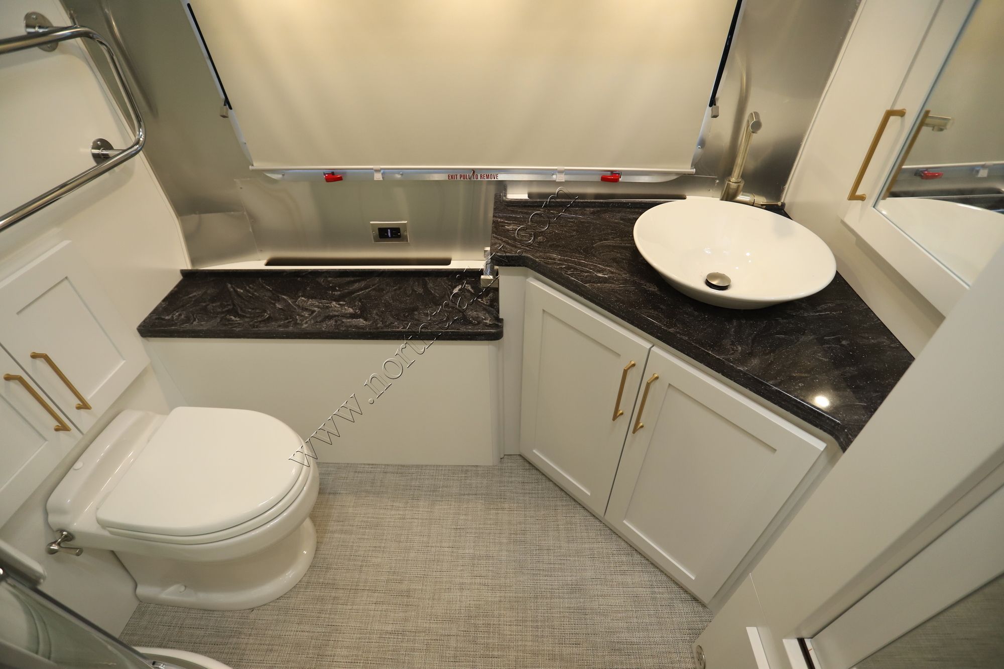 New 2022 Airstream Classic 33 FB Travel Trailer  For Sale