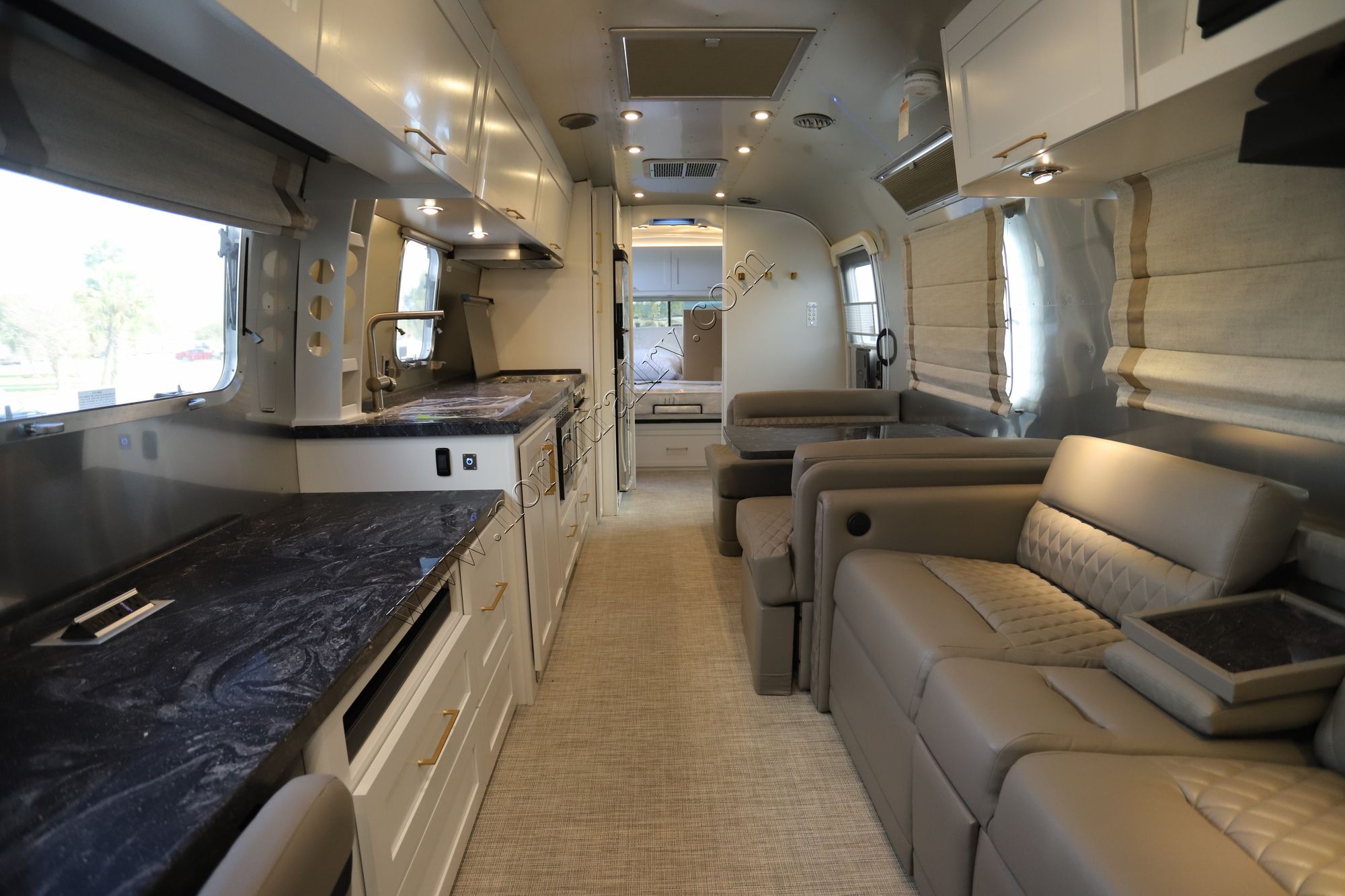 New 2022 Airstream Classic 33 FB Travel Trailer  For Sale