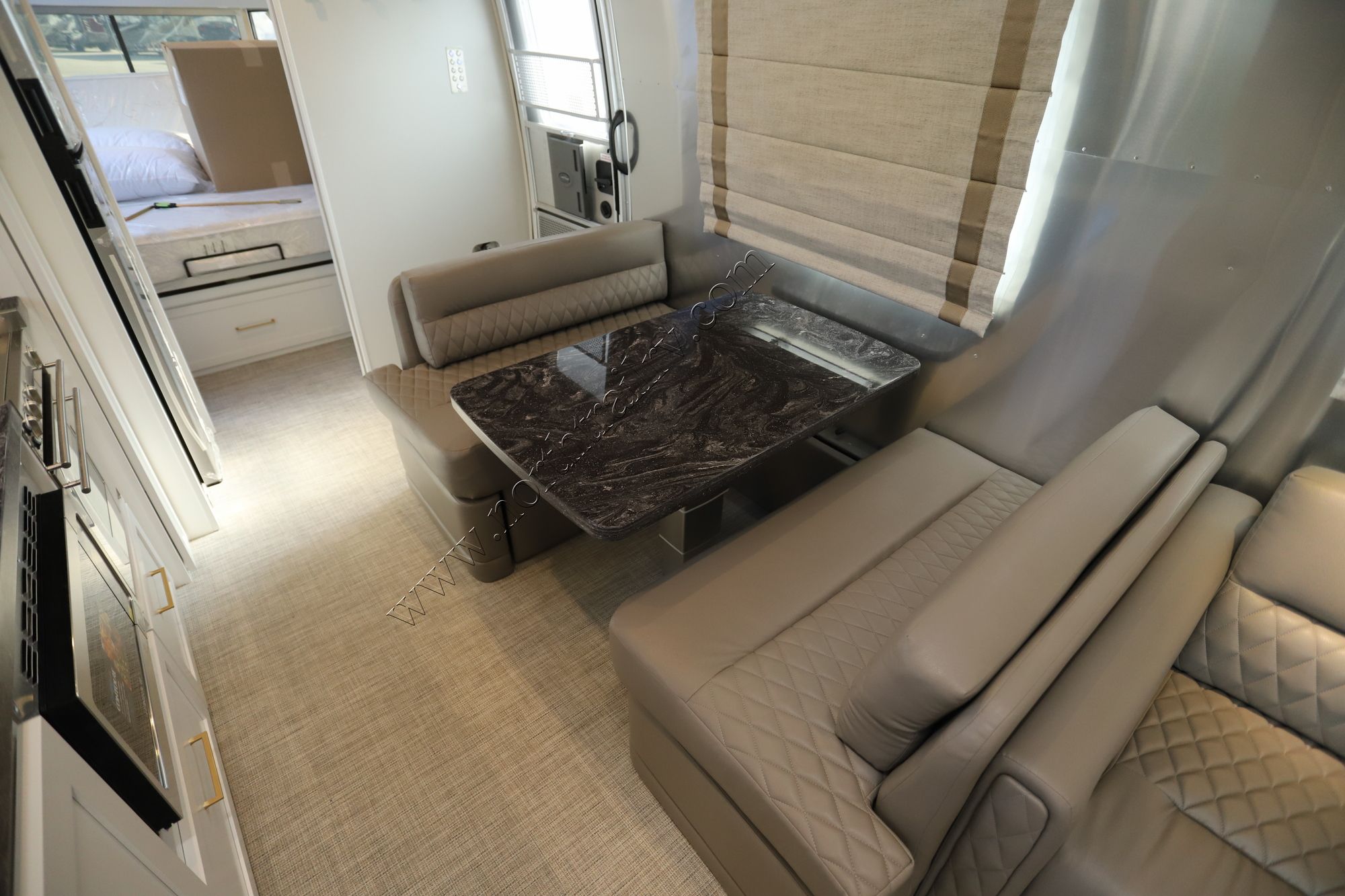 New 2022 Airstream Classic 33 FB Travel Trailer  For Sale