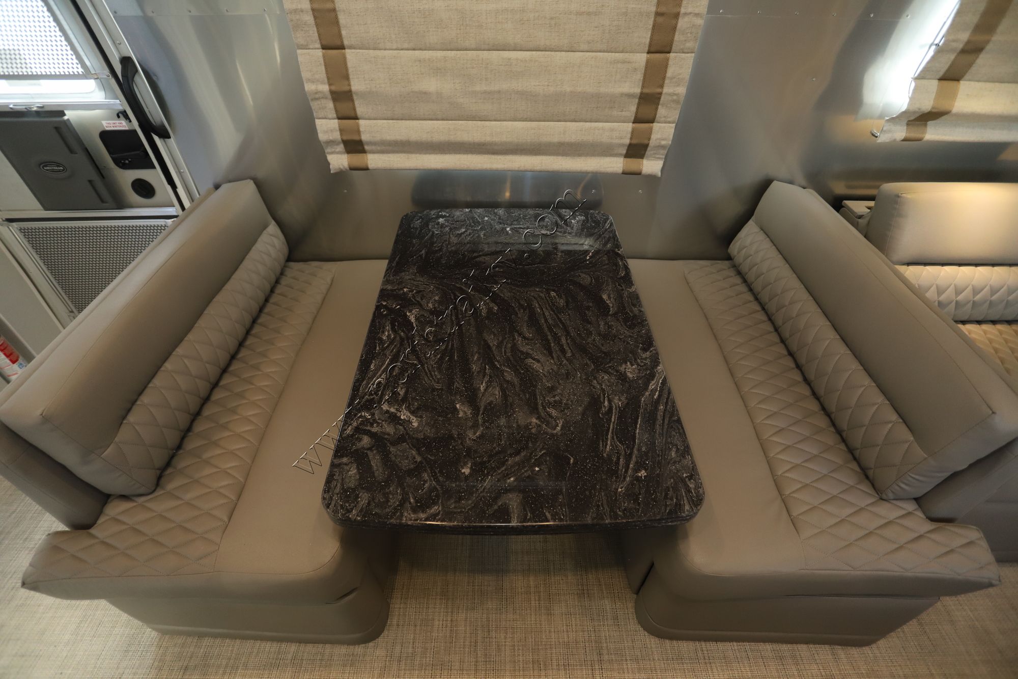 New 2022 Airstream Classic 33 FB Travel Trailer  For Sale