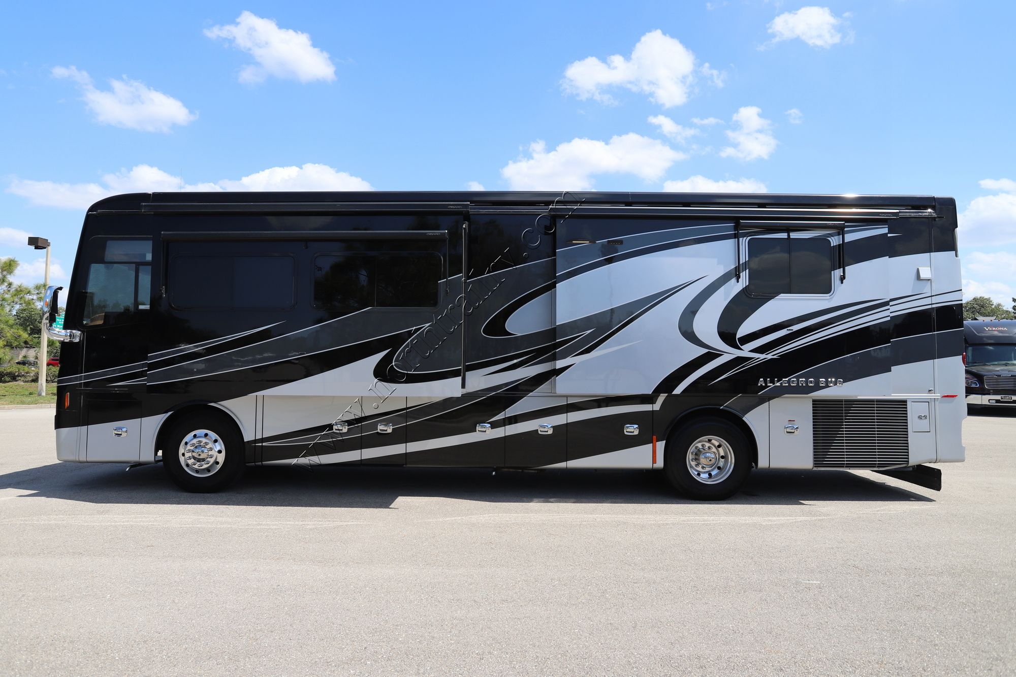 Used 2019 Tiffin Motor Homes Allegro Bus 37AP Class A  For Sale