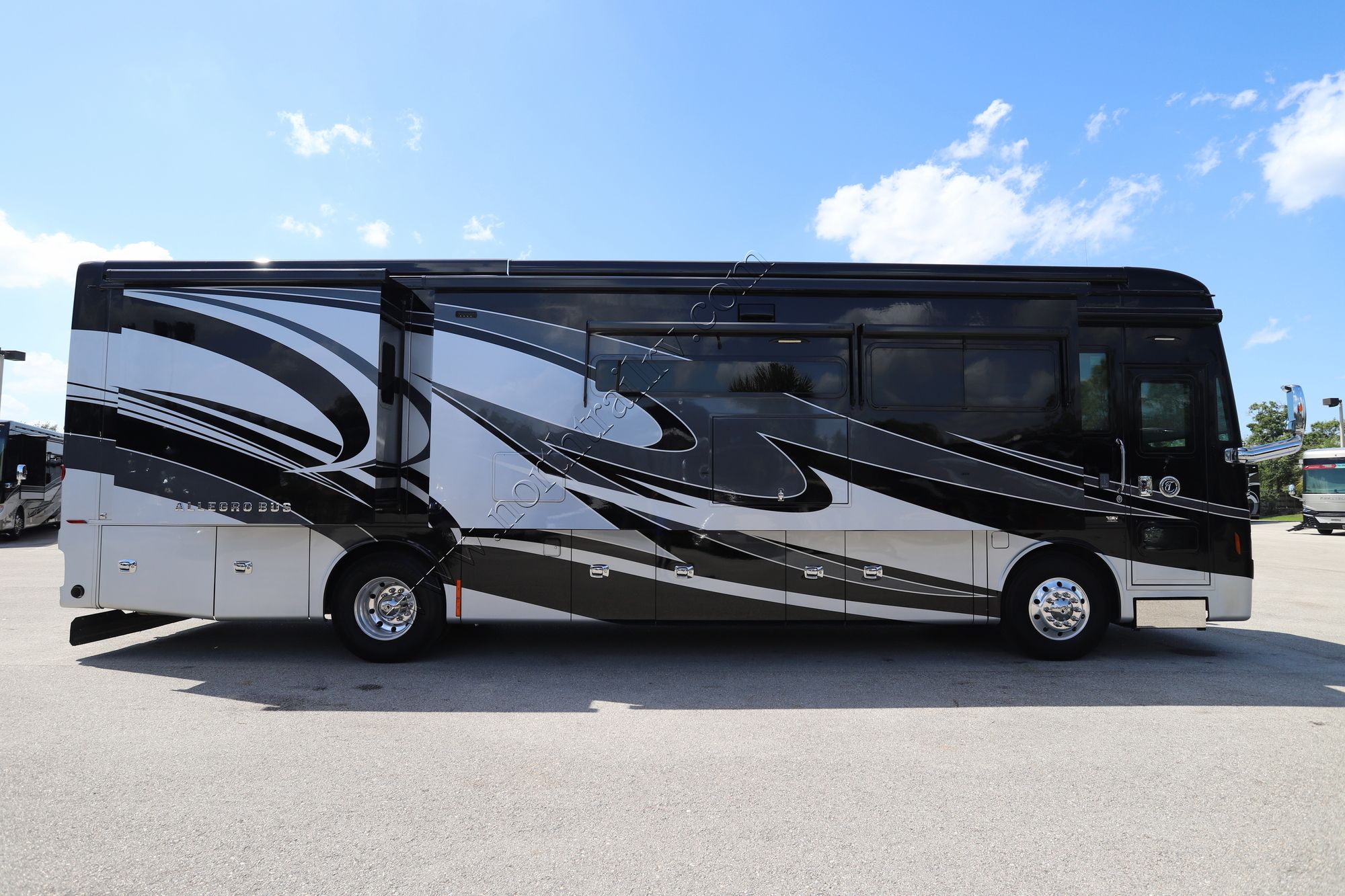 Used 2019 Tiffin Motor Homes Allegro Bus 37AP Class A  For Sale