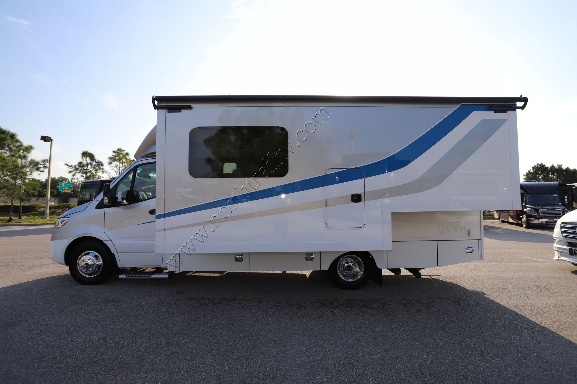 New 2022 Renegade Rv Vienna 25VFWS Class C  For Sale