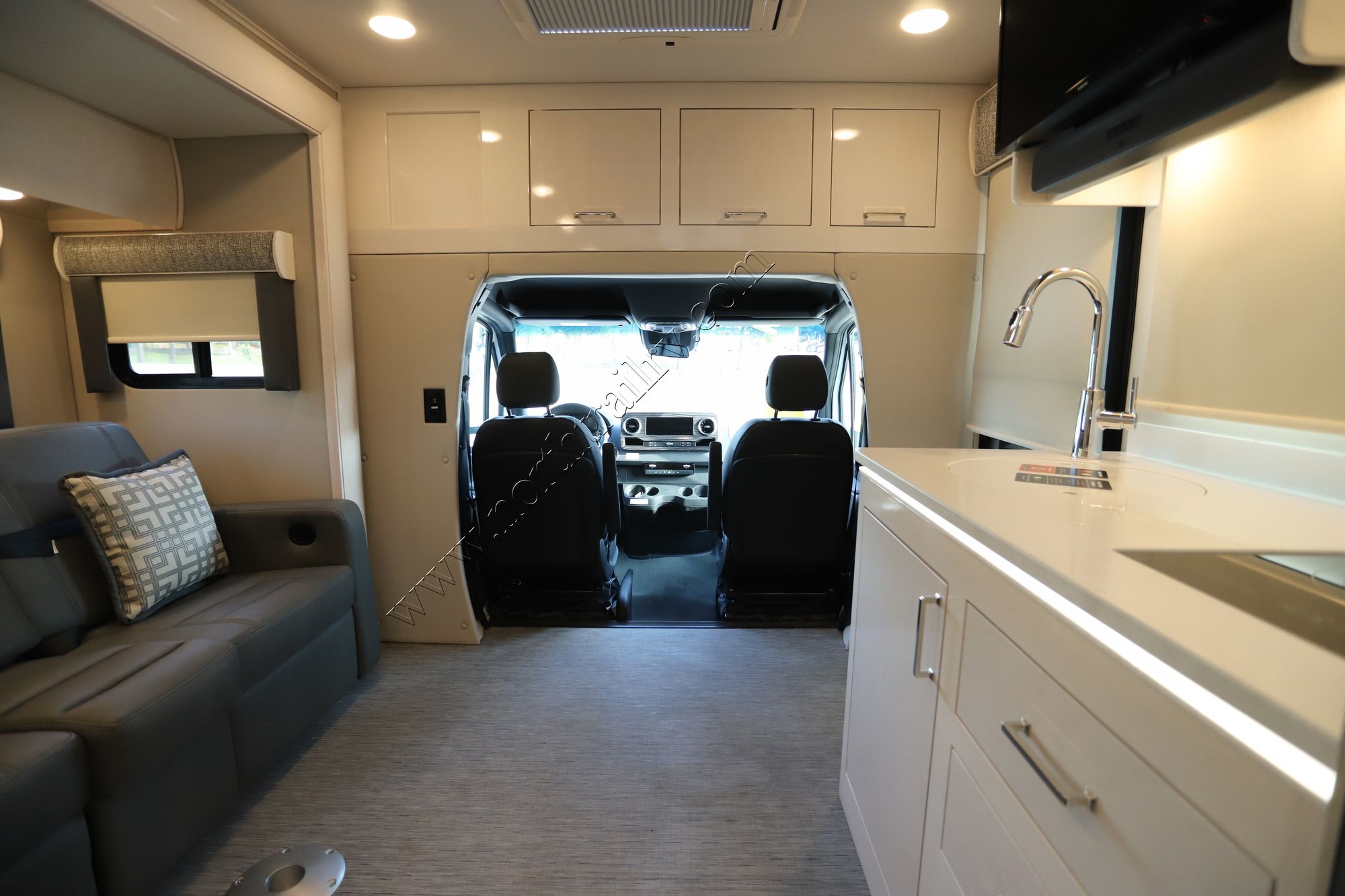 New 2022 Renegade Rv Vienna 25VFWS Class C  For Sale