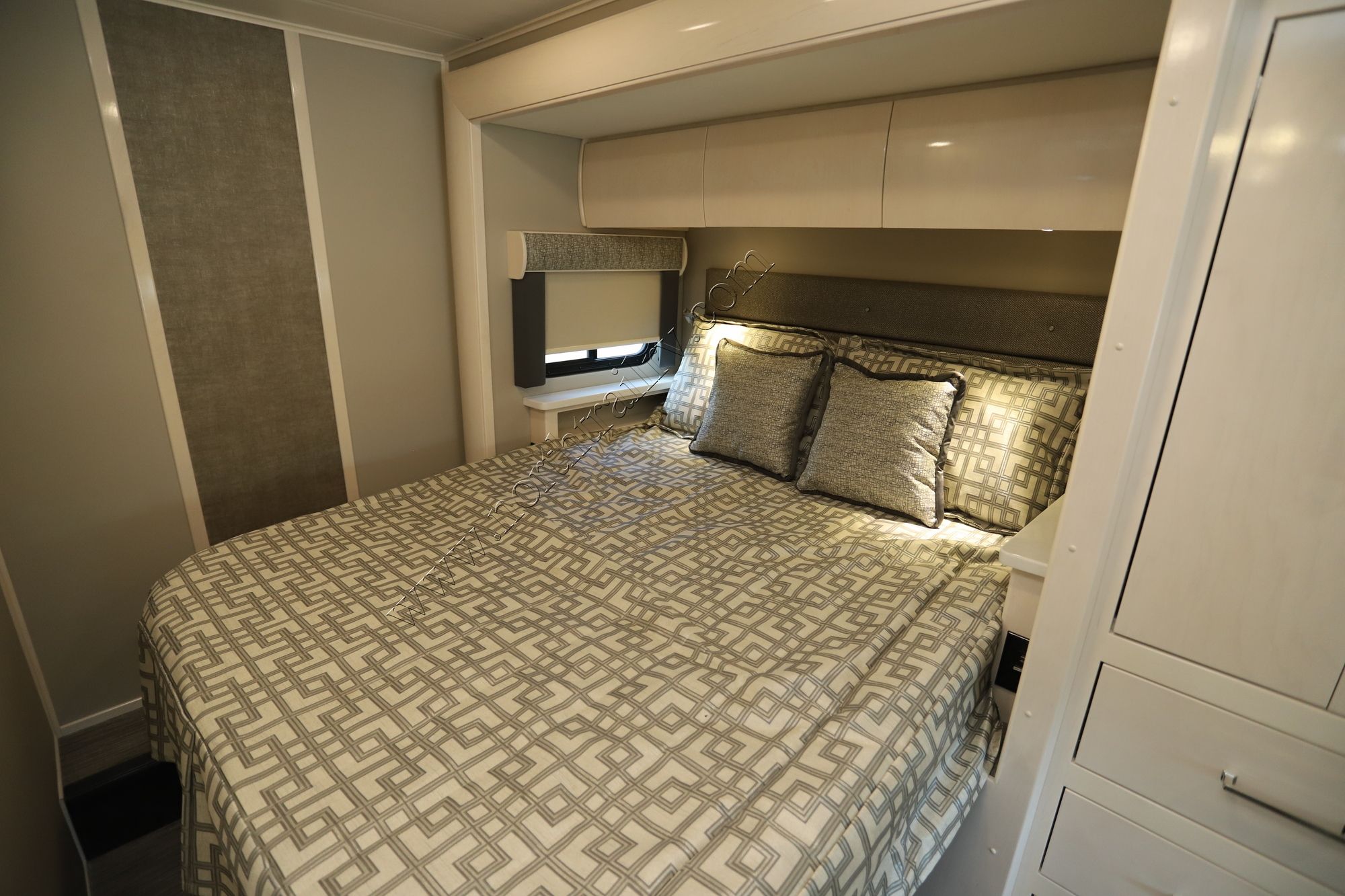 New 2022 Renegade Rv Vienna 25VFWS Class C  For Sale