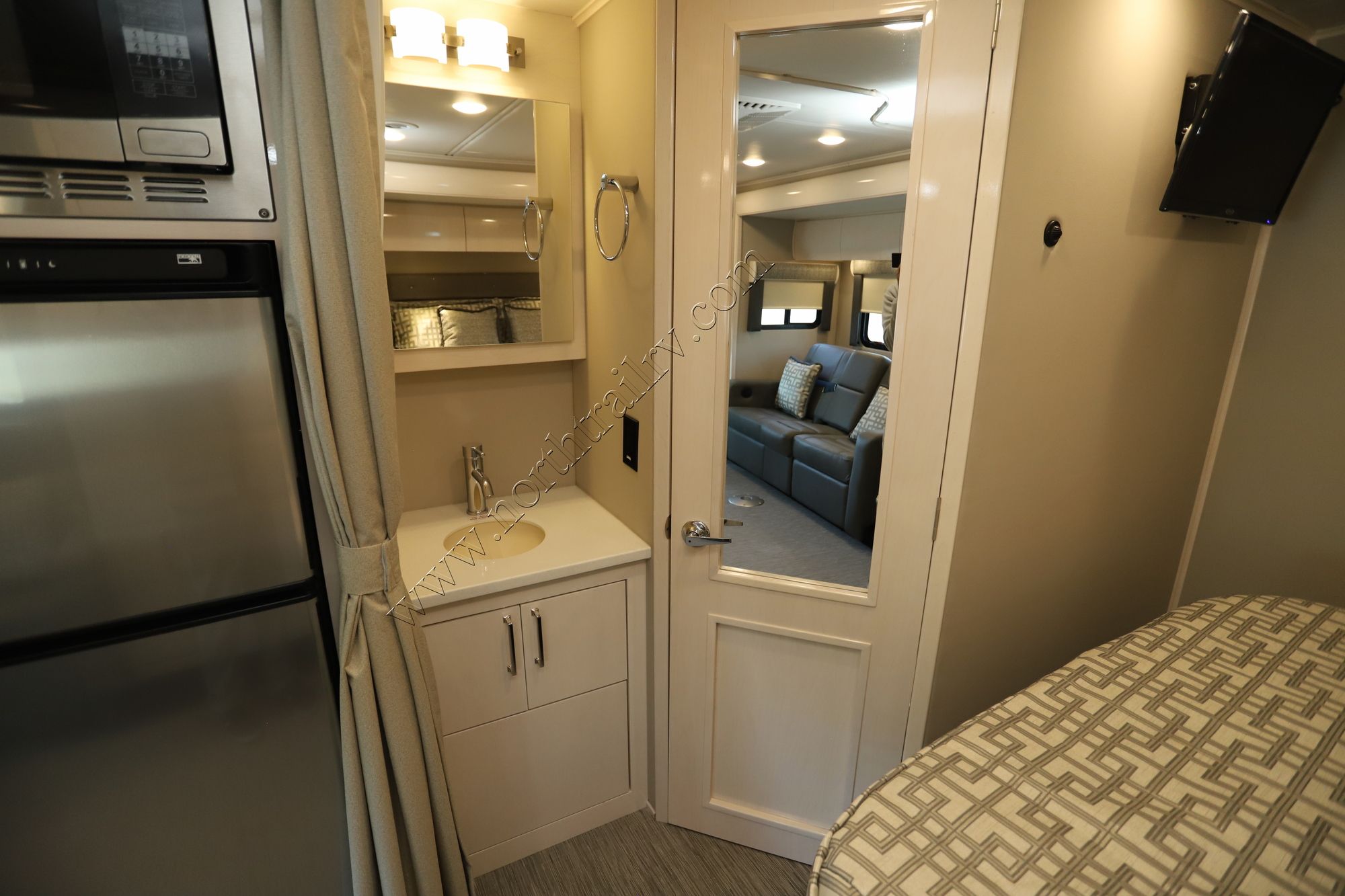 New 2022 Renegade Rv Vienna 25VFWS Class C  For Sale