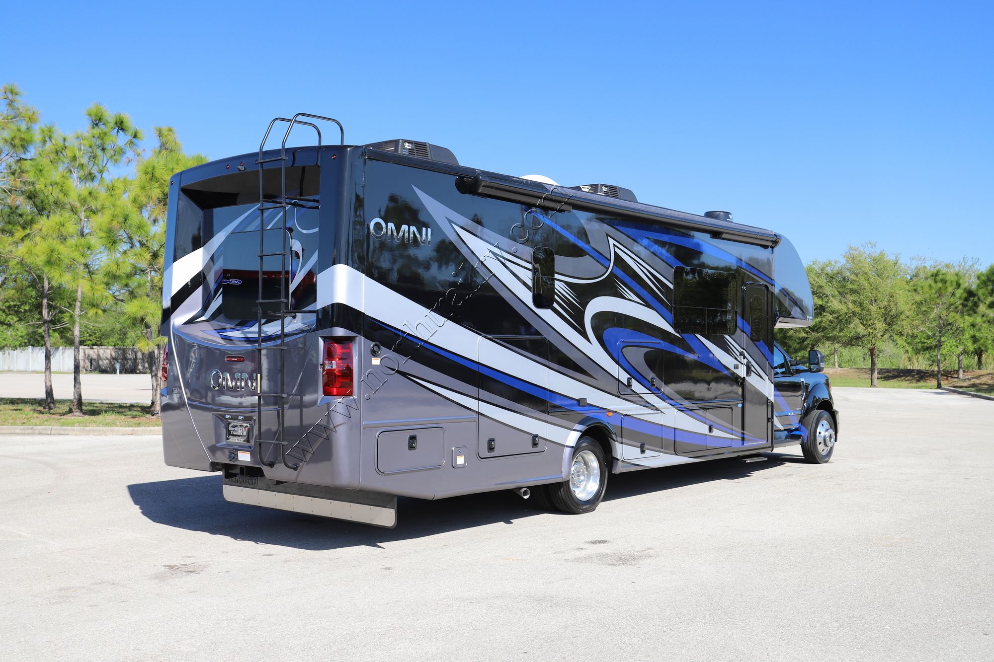 Used 2022 Thor Omni 34SV Super C  For Sale