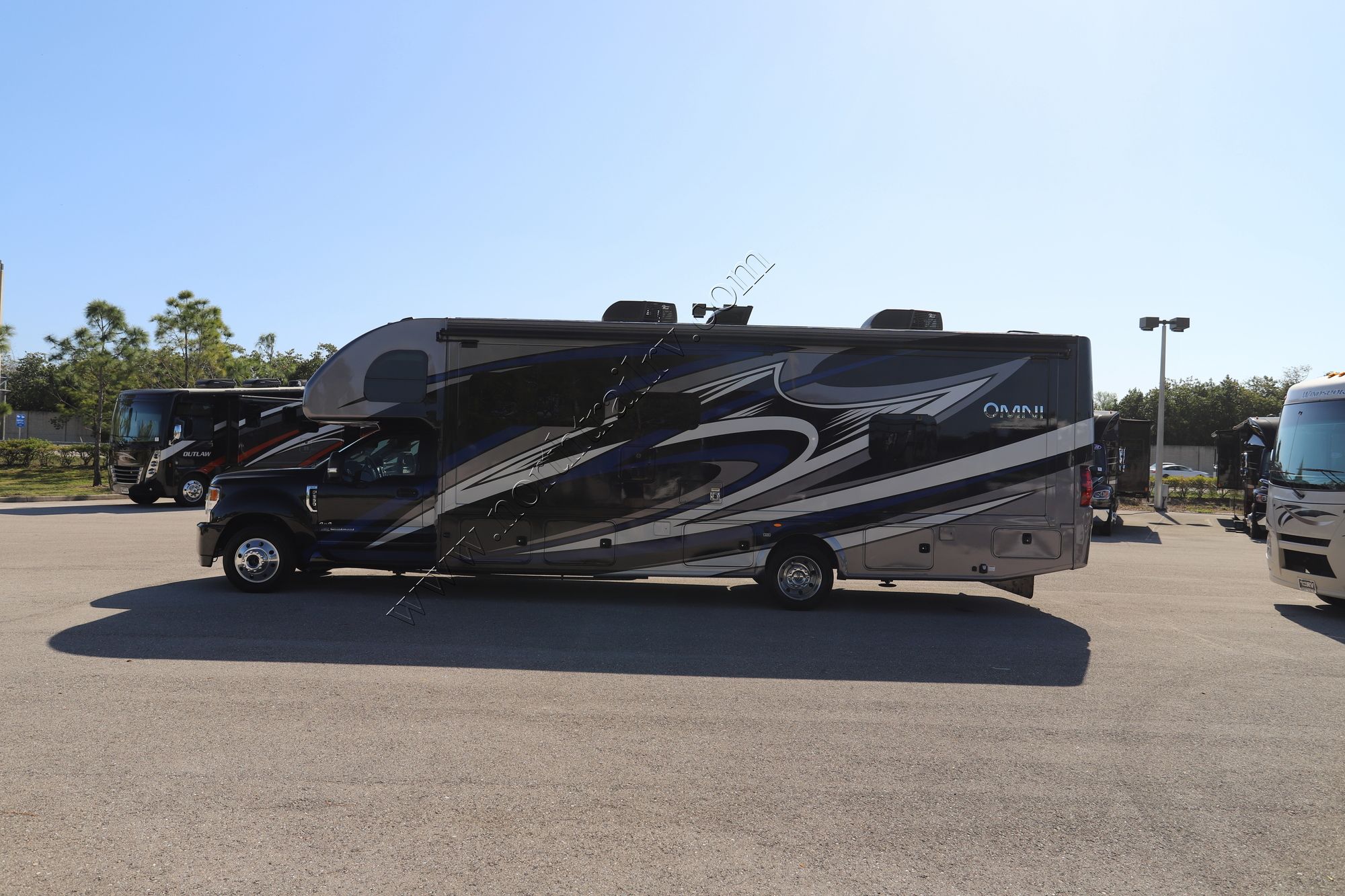 Used 2022 Thor Omni 34SV Super C  For Sale