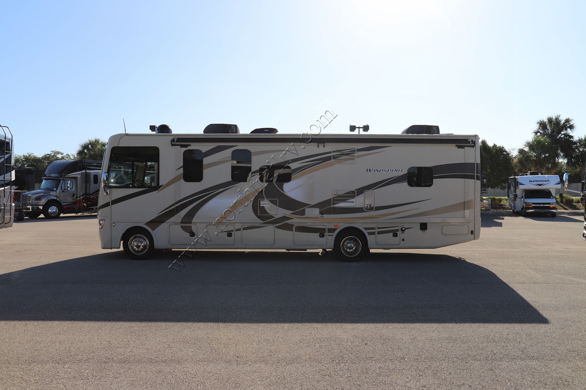 Used 2015 Thor Windsport 32N Class A  For Sale