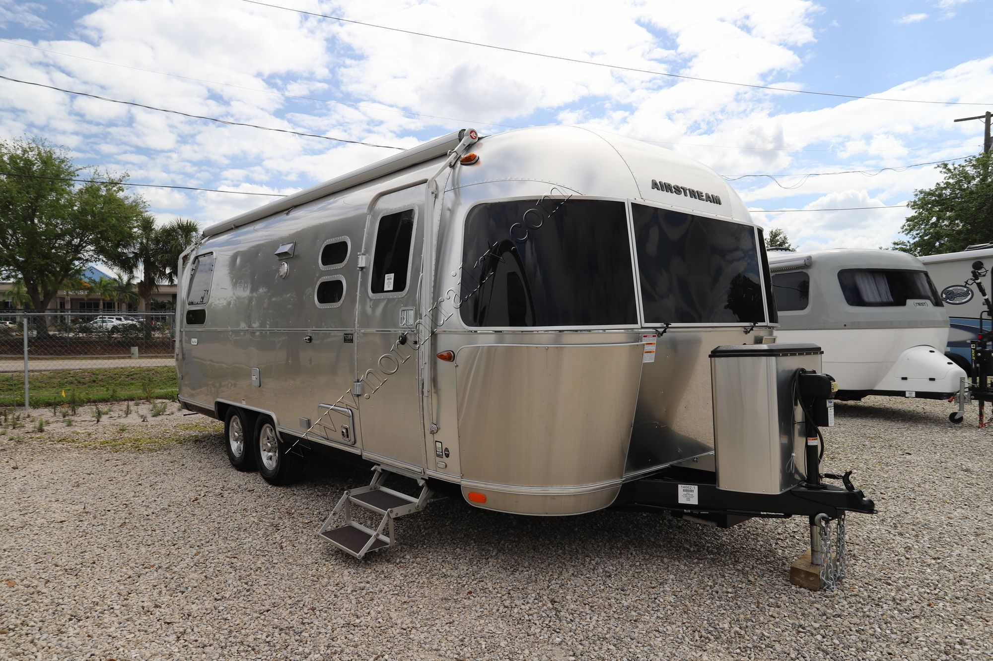 Used 2021 Airstream Flying Cloud 25RB Travel Trailer  For Sale