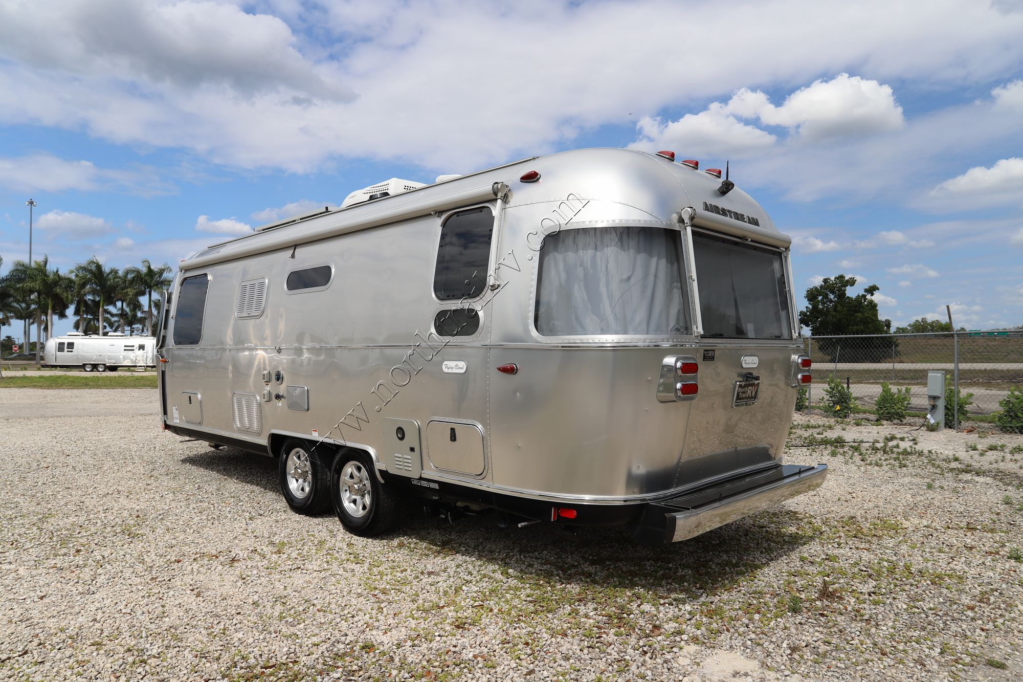 Used 2021 Airstream Flying Cloud 25RB Travel Trailer  For Sale