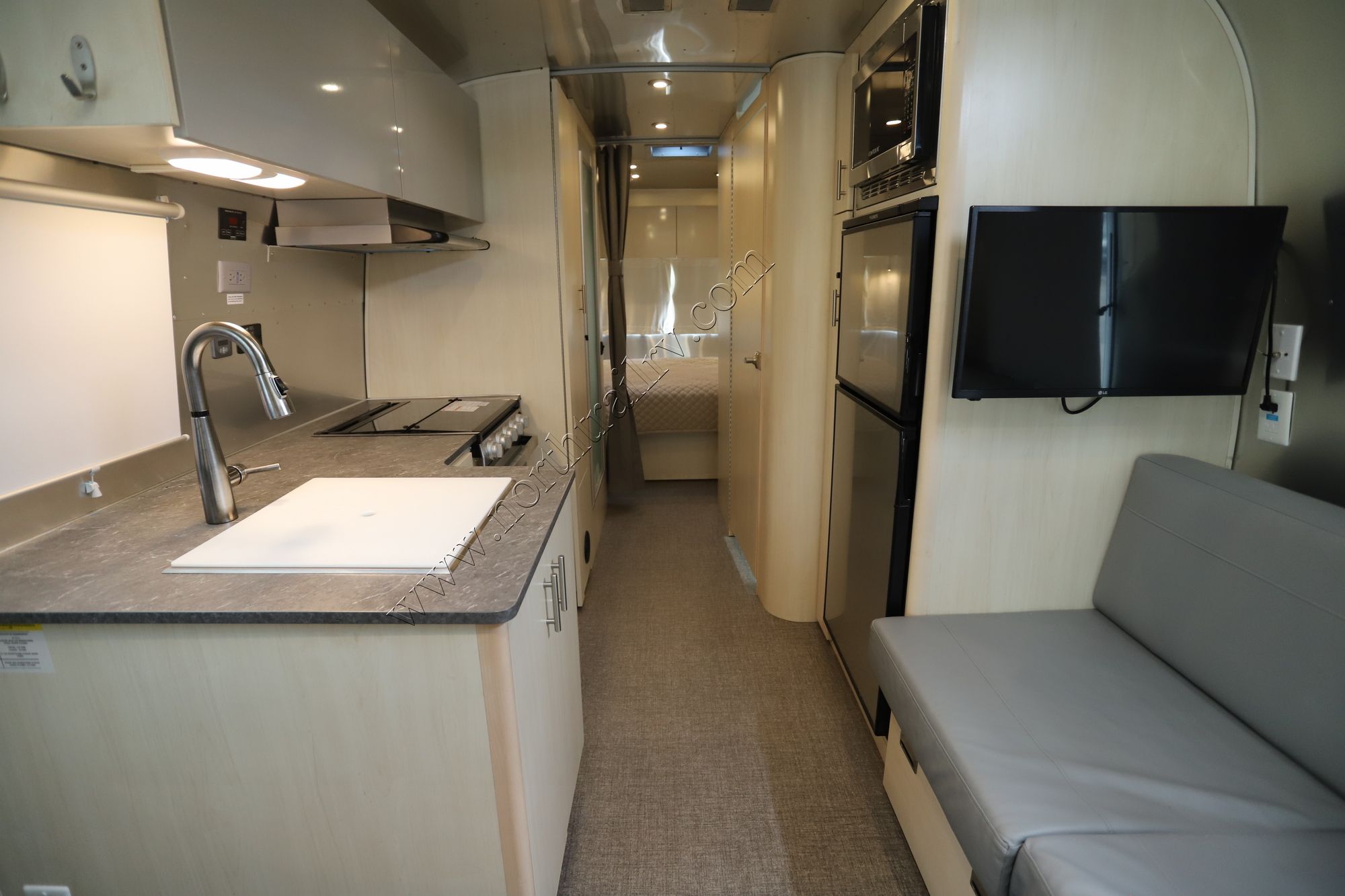 Used 2021 Airstream Flying Cloud 25RB Travel Trailer  For Sale