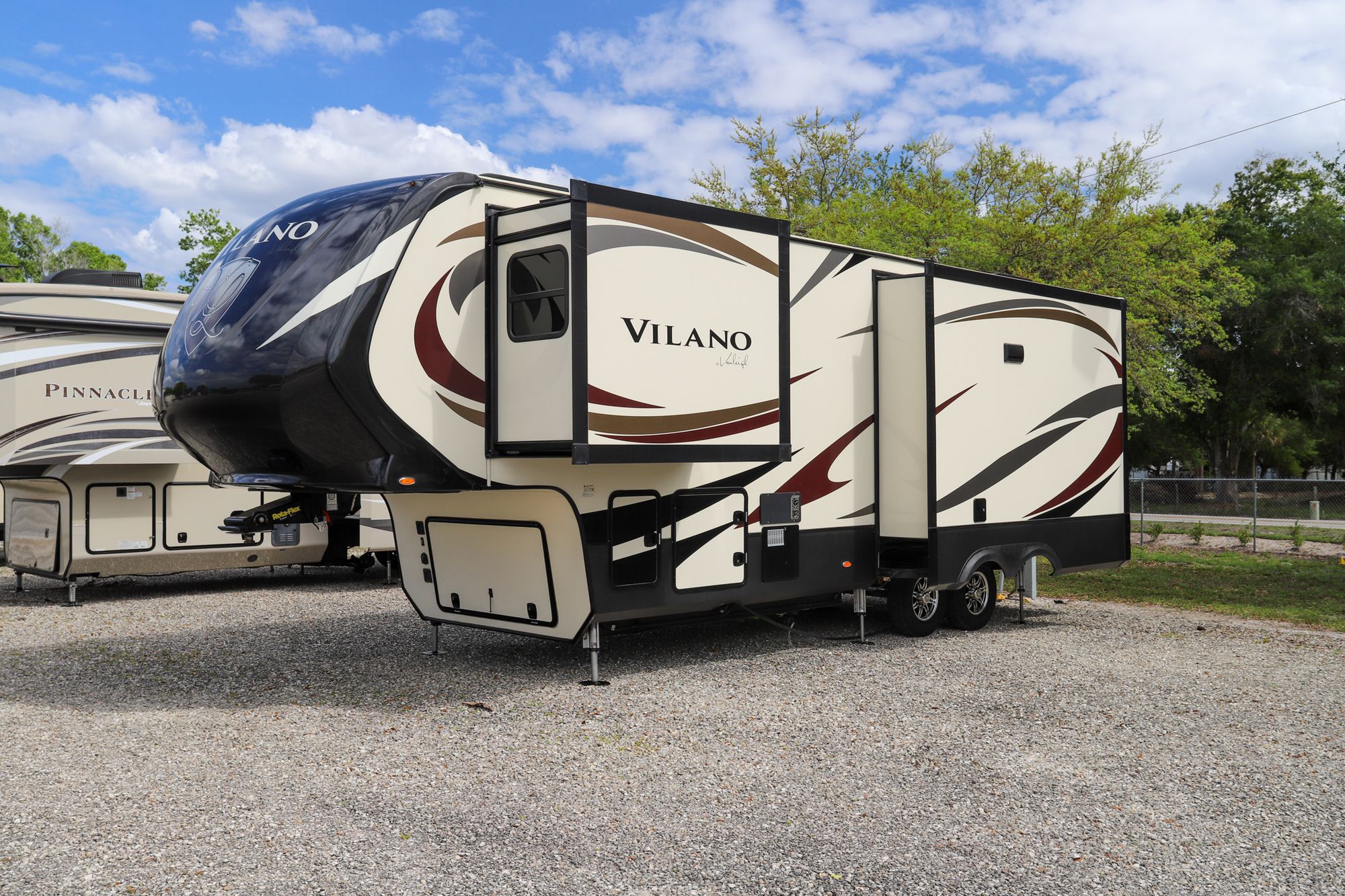 Used 2017 Vanleigh Vilano 325RL Fifth Wheel  For Sale