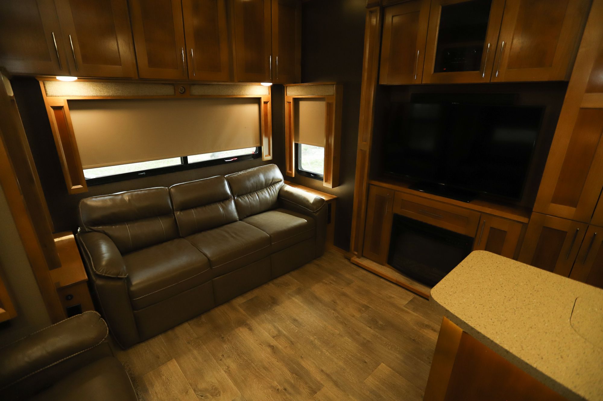 Used 2017 Vanleigh Vilano 325RL Fifth Wheel  For Sale