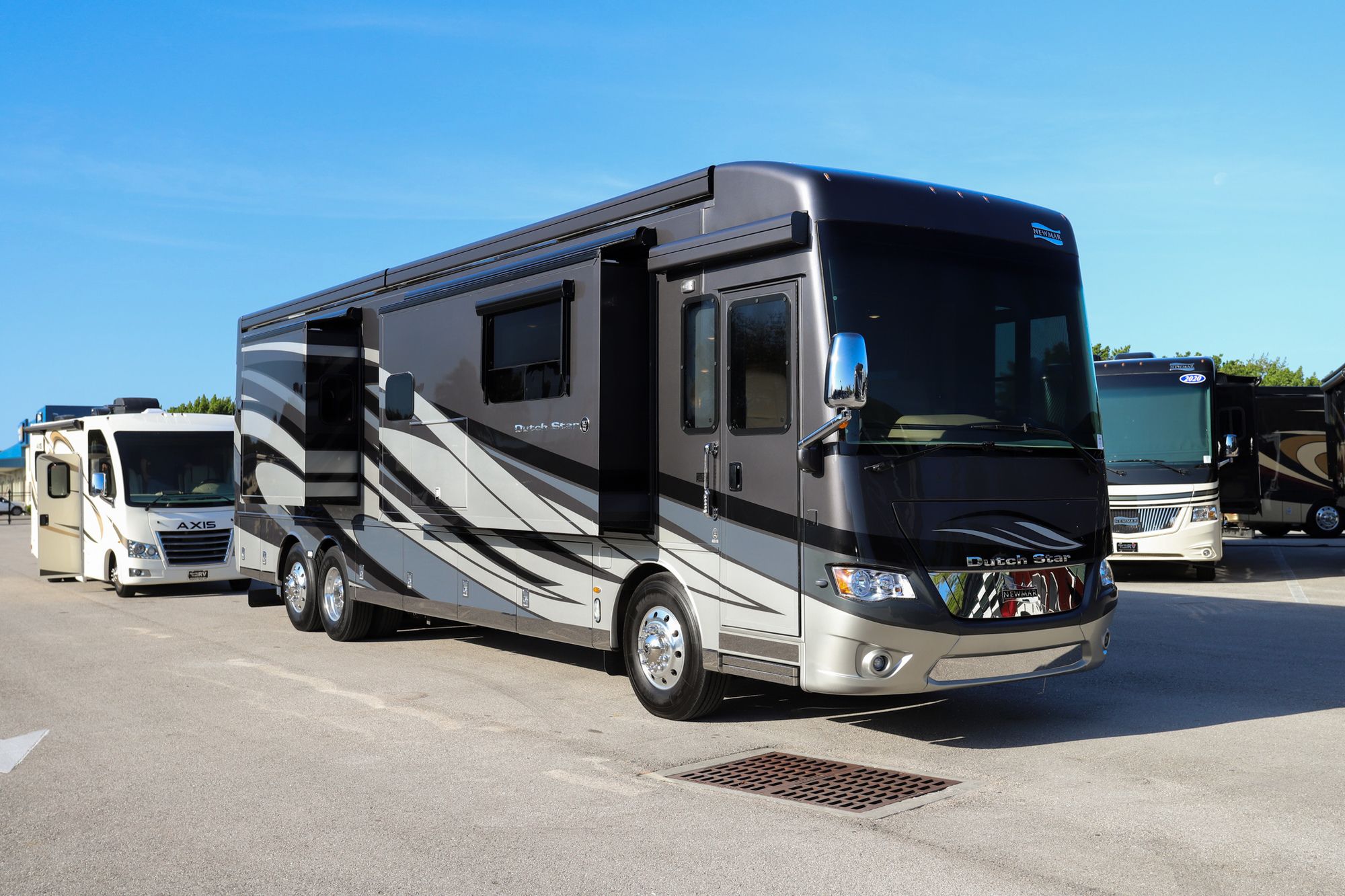 Used 2018 Newmar Dutch Star 4018 Class A  For Sale