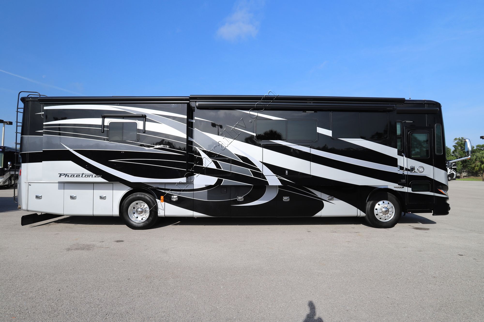 Used 2019 Tiffin Motor Homes Phaeton 40IH Class A  For Sale