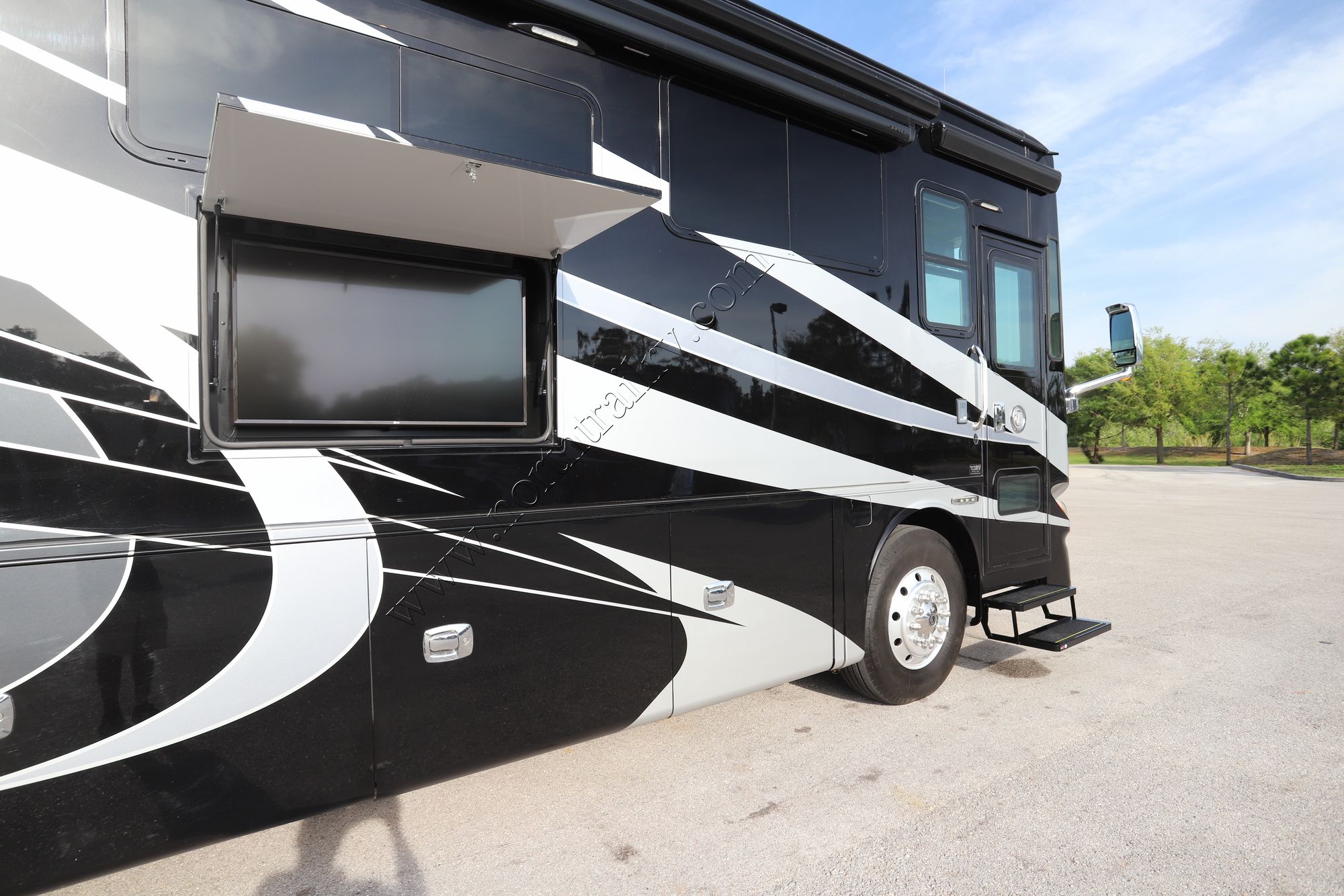 Used 2019 Tiffin Motor Homes Phaeton 40IH Class A  For Sale