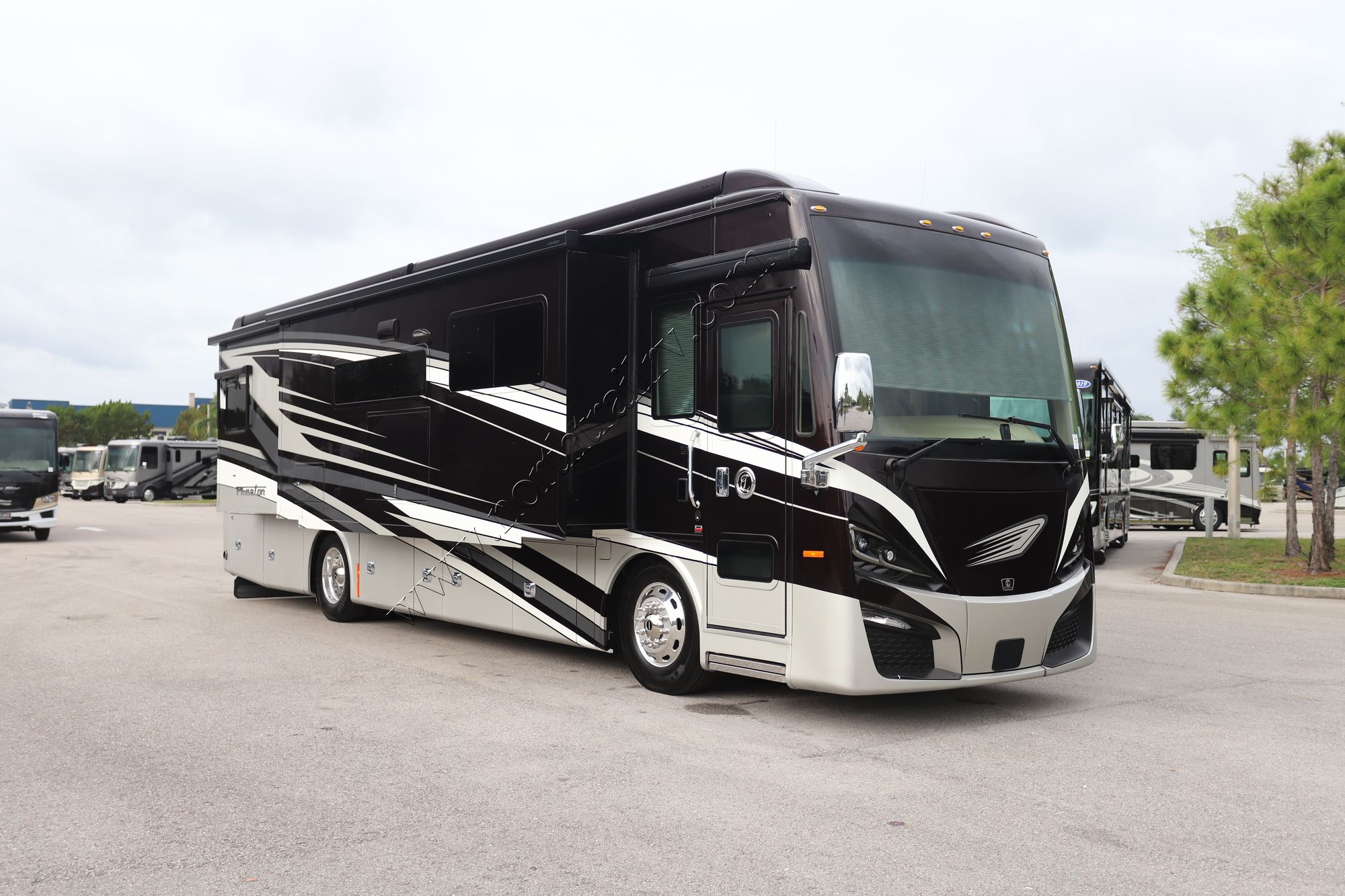 Used 2022 Tiffin Motor Homes Phaeton 36SH Class A  For Sale