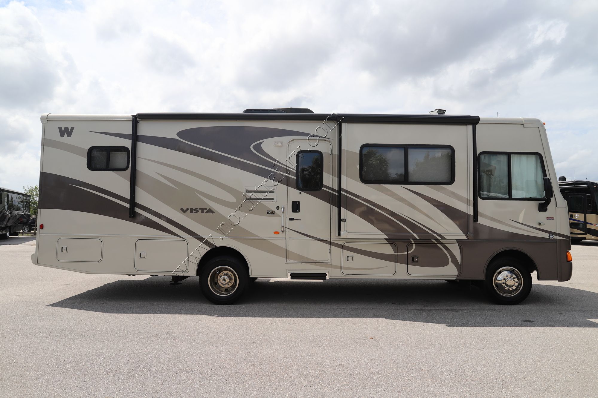 Used 2013 Winnebago Vista 30T Class A  For Sale