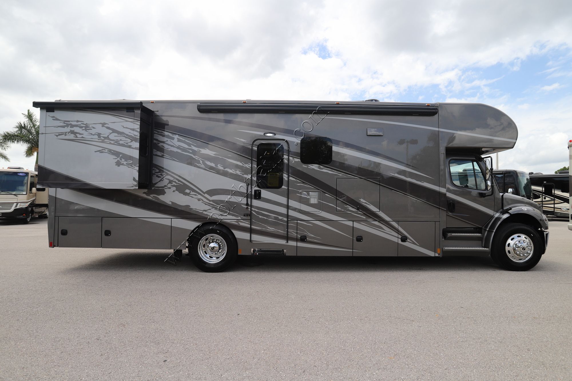 New 2022 Renegade Rv Valencia 35MB Super C  For Sale