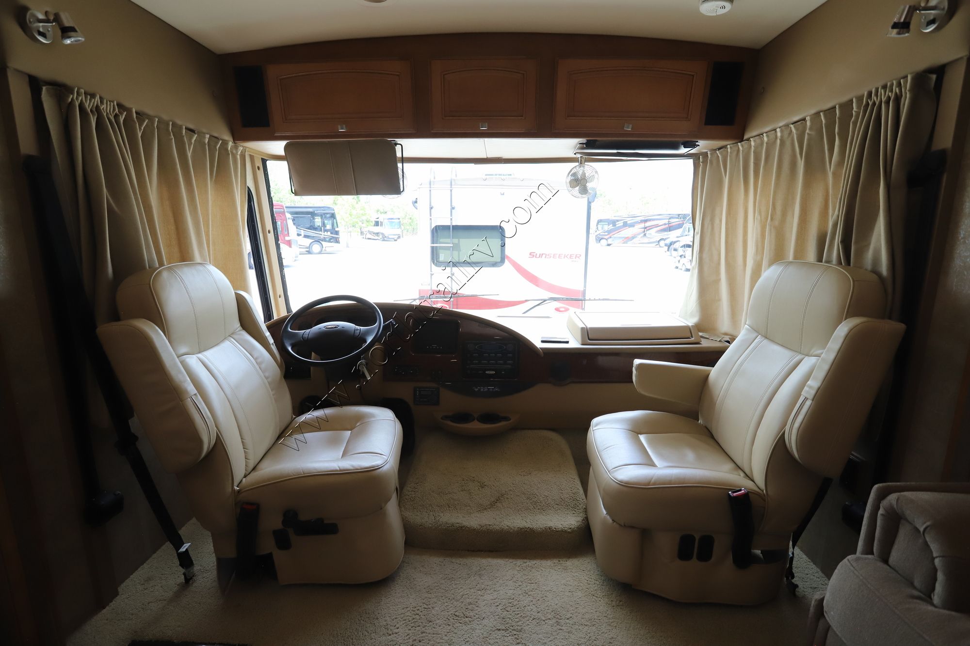 Used 2013 Winnebago Vista 30T Class A  For Sale