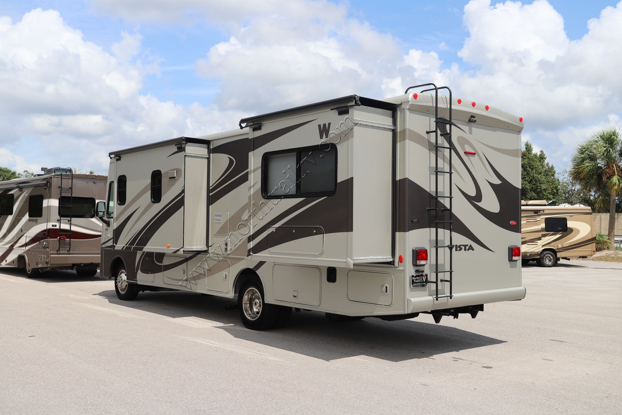 Used 2013 Winnebago Vista 30T Class A  For Sale